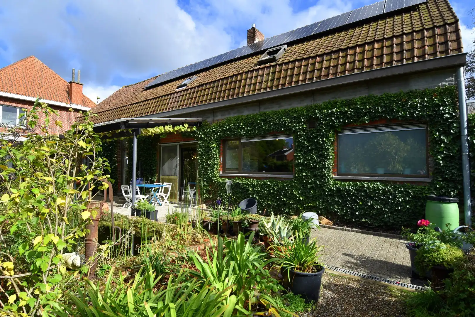 Charmante woning met 3 slaapkamers, 2 garages en een zalige tuin te koop in Gullegem! foto 23