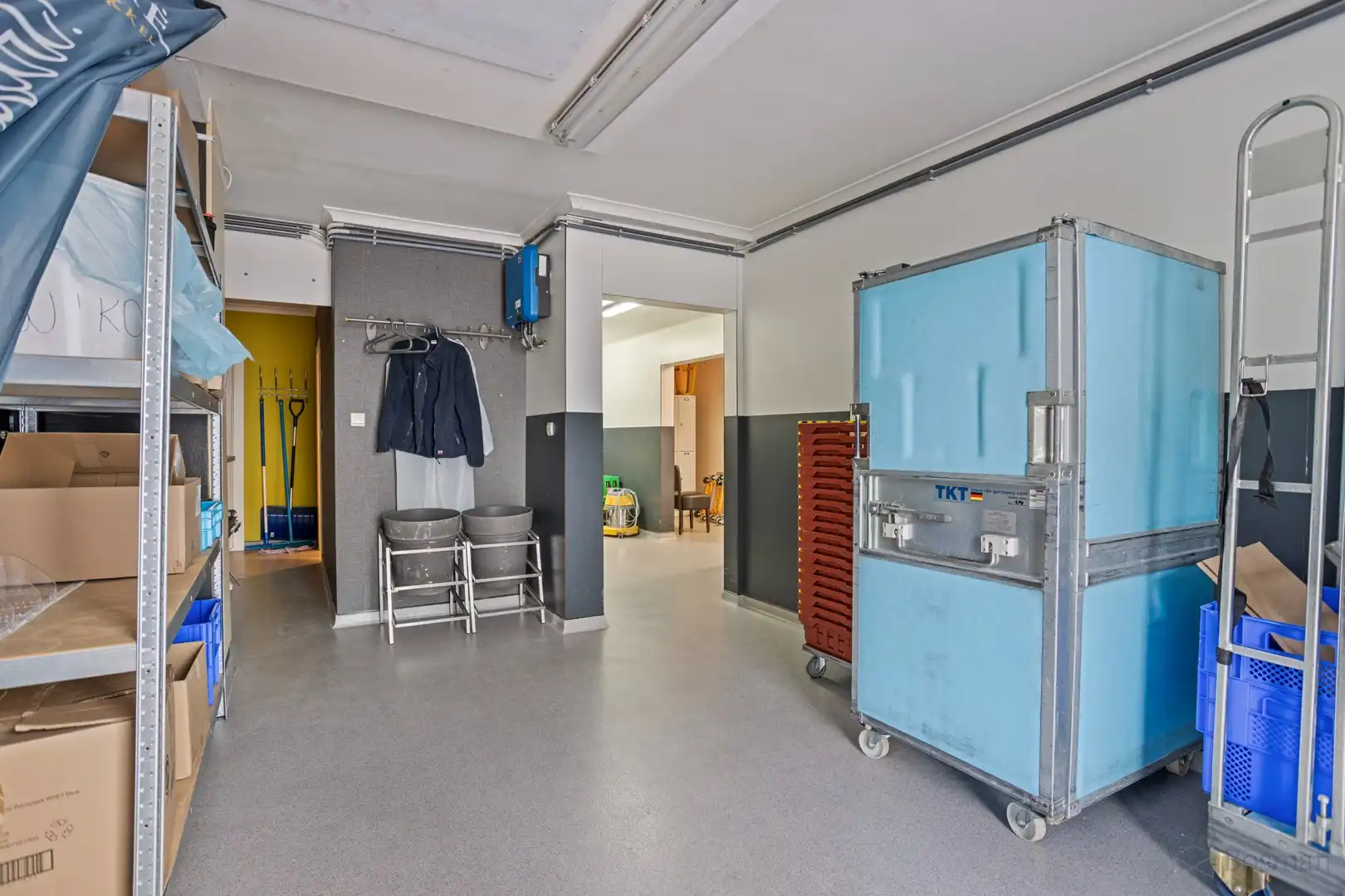 Handelspand met parking te koop in Diest foto 8