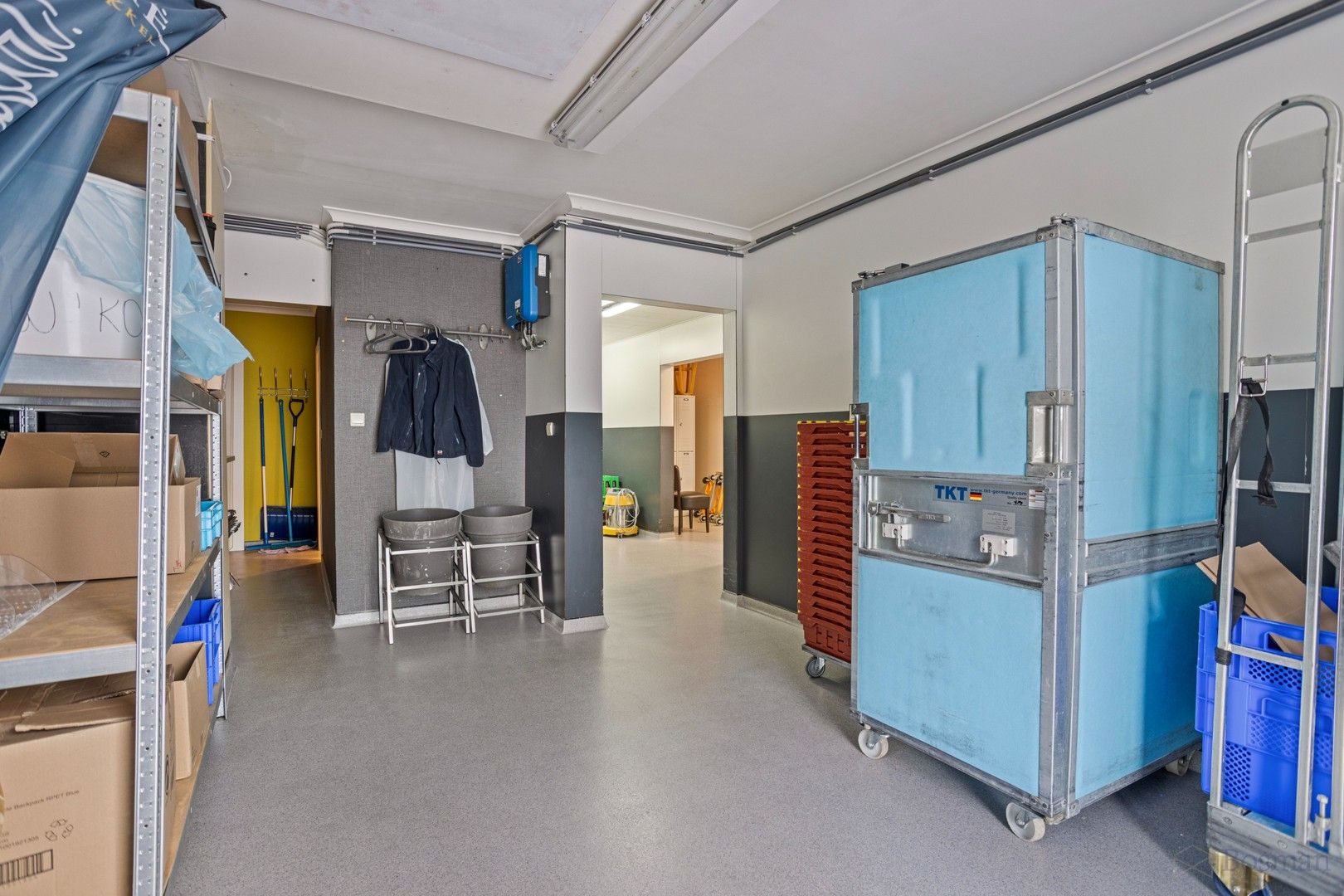 Handelspand met parking te koop in Diest foto 8