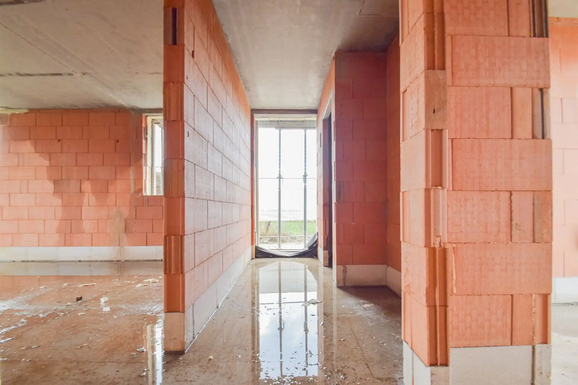 Halfopen nieuwbouw met mog. 4 slpk in een doodlopende straat foto 5