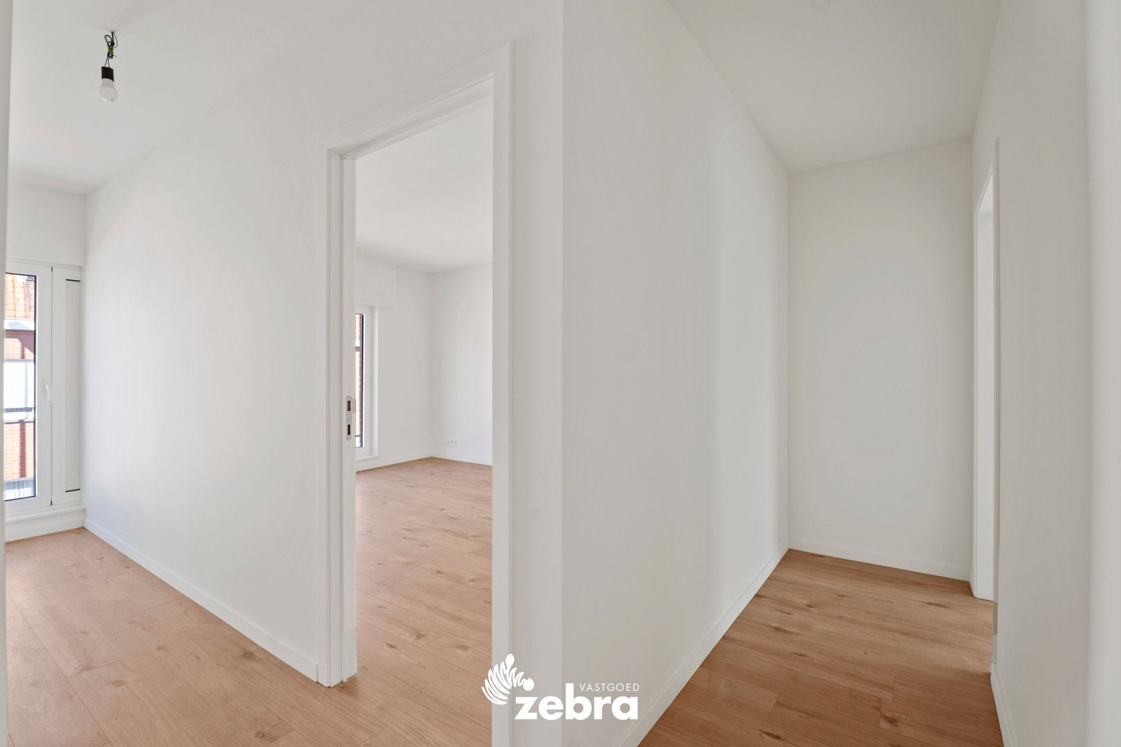 Volledig gerenoveerde woning met drie slaapkamers te Meulebeke! foto 12