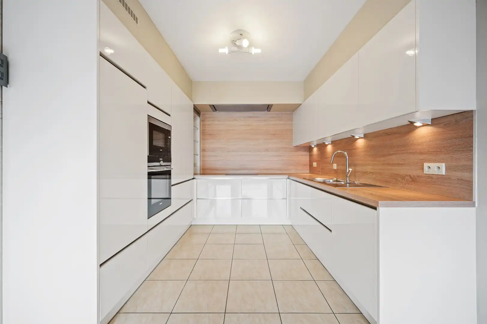 Ruim, instapklaar appartement met terras, lift en garage in Tienen  foto 11