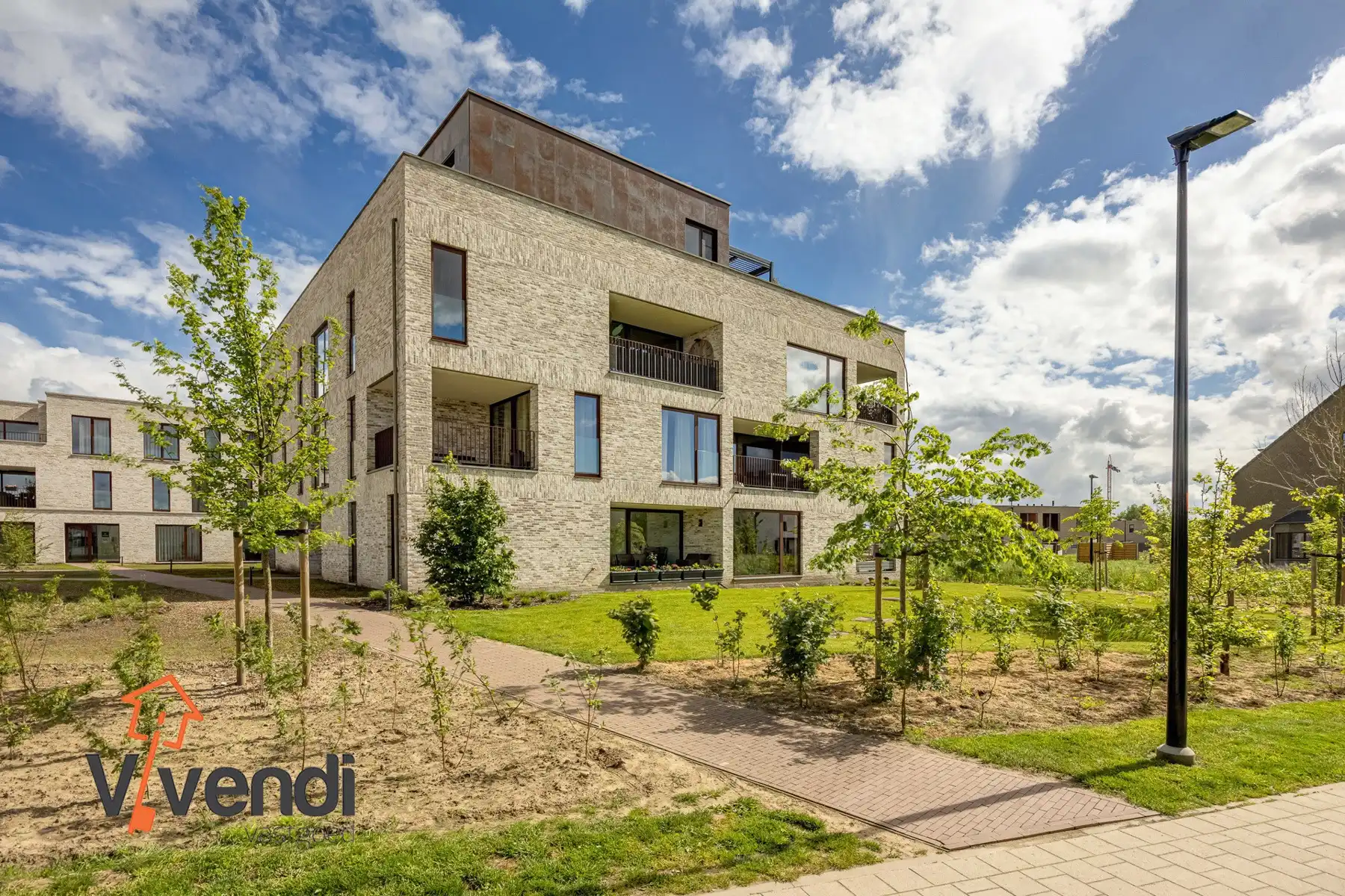 Gelijkvloers appartement van 110m² met 2slpk. foto {{pictureIndex}}