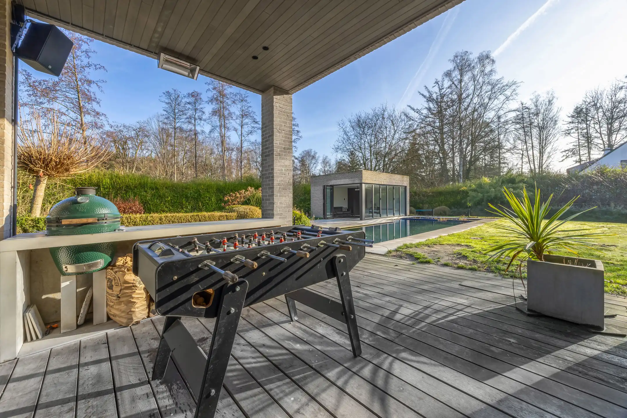 Luxueuze moderne villa met zwemvijver en prachtig poolhouse foto 21
