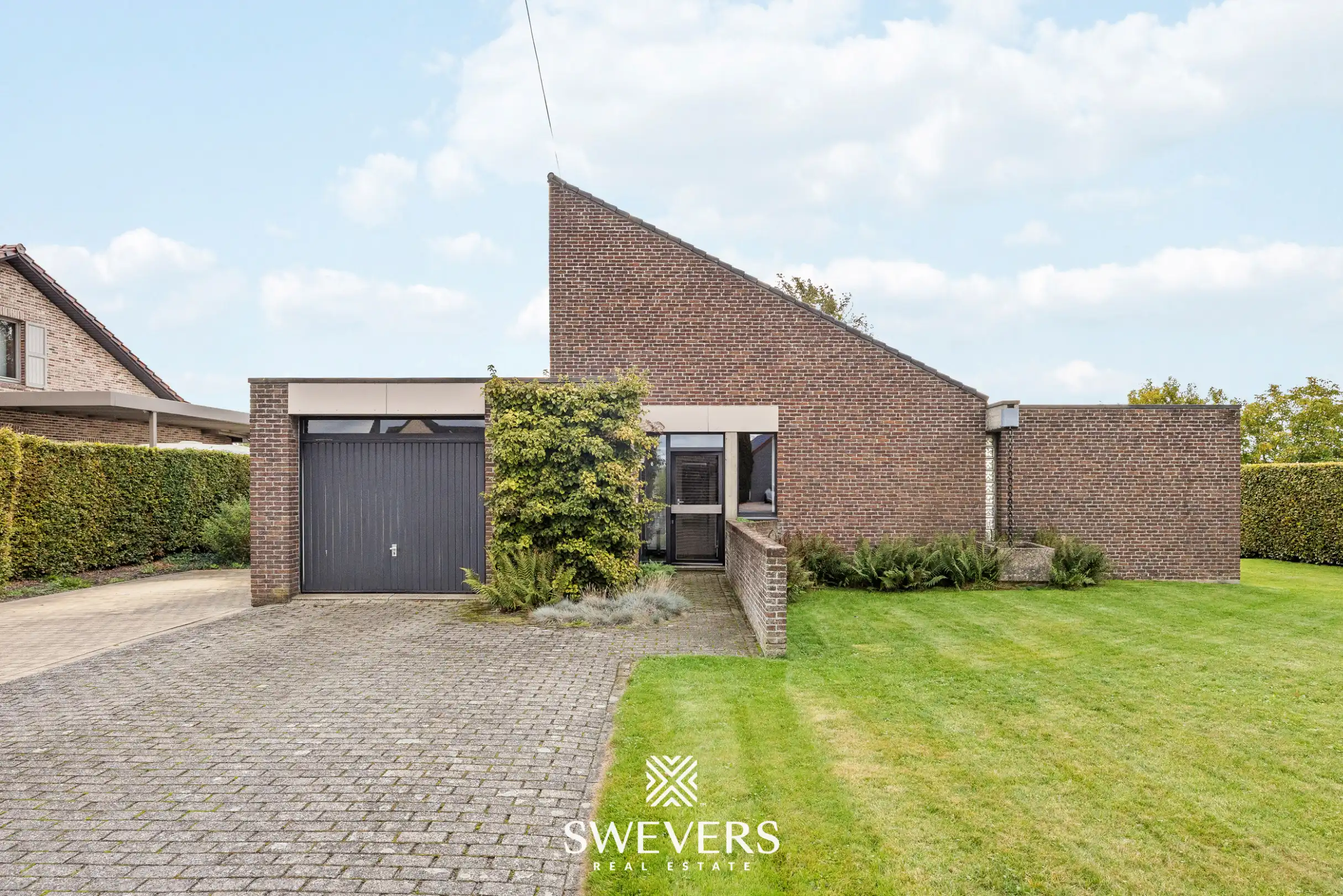 Hoofdfoto van de publicatie: Vrijstaande woning op 13 are met mooie tuin en achterliggende toegang in Alken