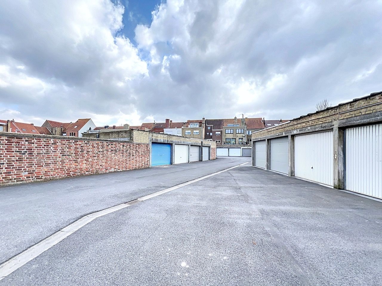 Ruime gesloten garagebox, Rodenbachstraat. foto 4