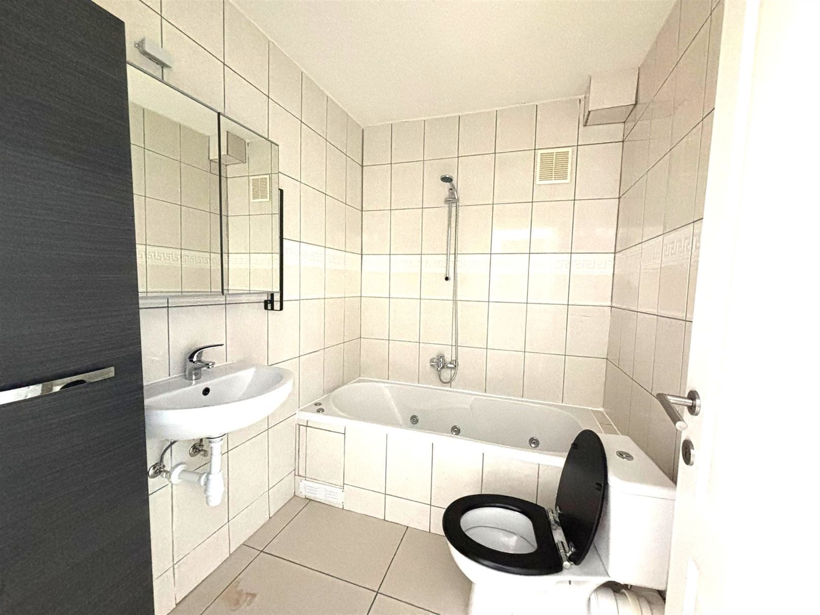 TE HUUR: Appartement met 2 slaapkamers in Heusden! foto 9