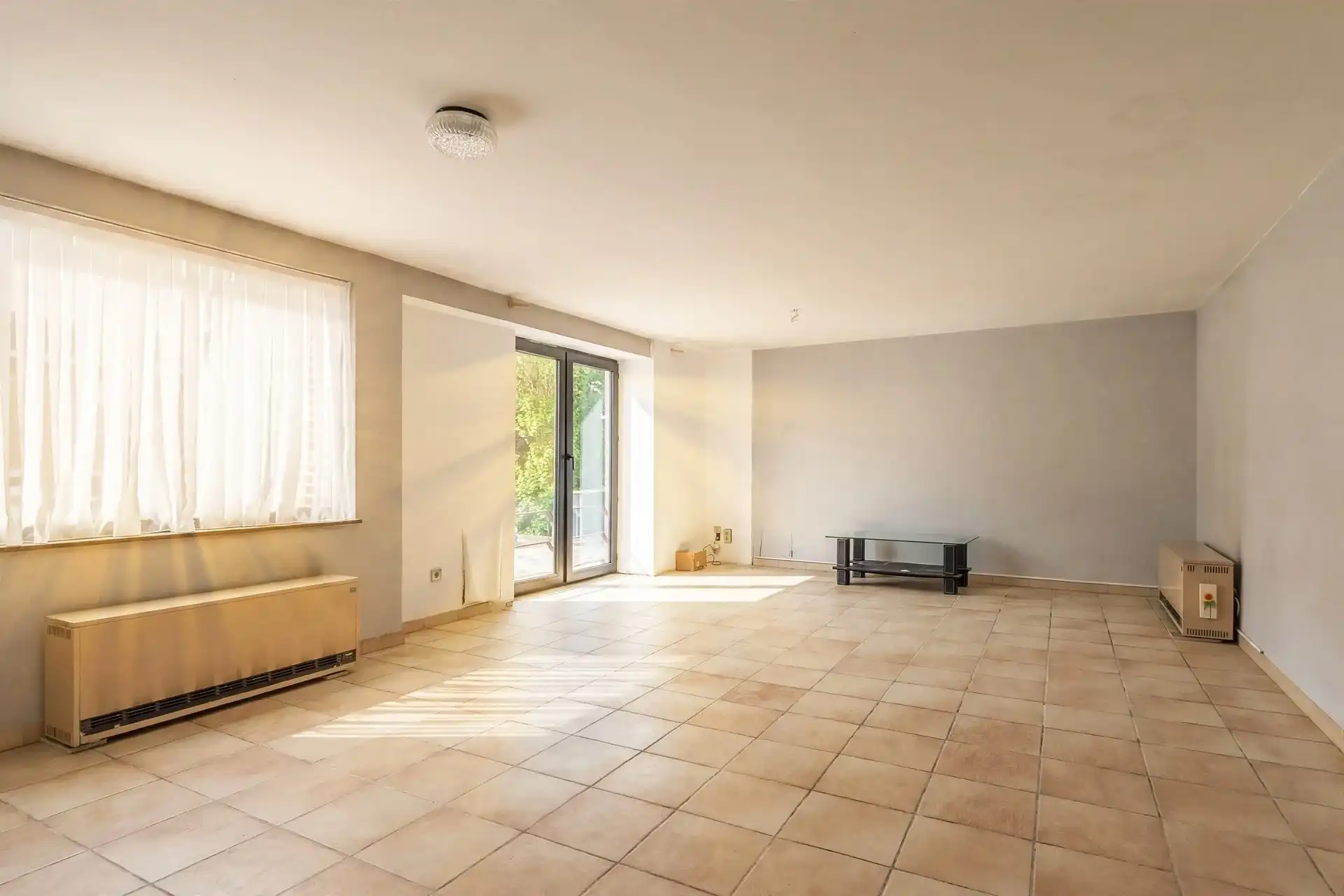 Ruim appartement met drie slaapkamers en staanplaats te Gijzegem foto 4