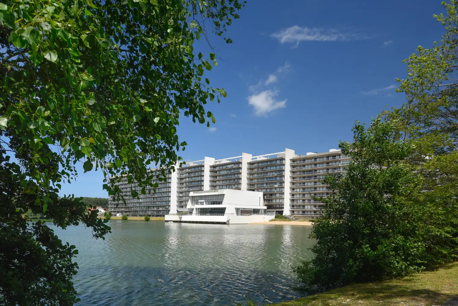 Instapklaar vernieuwd appartement met zuidgericht terras en open zicht foto 21
