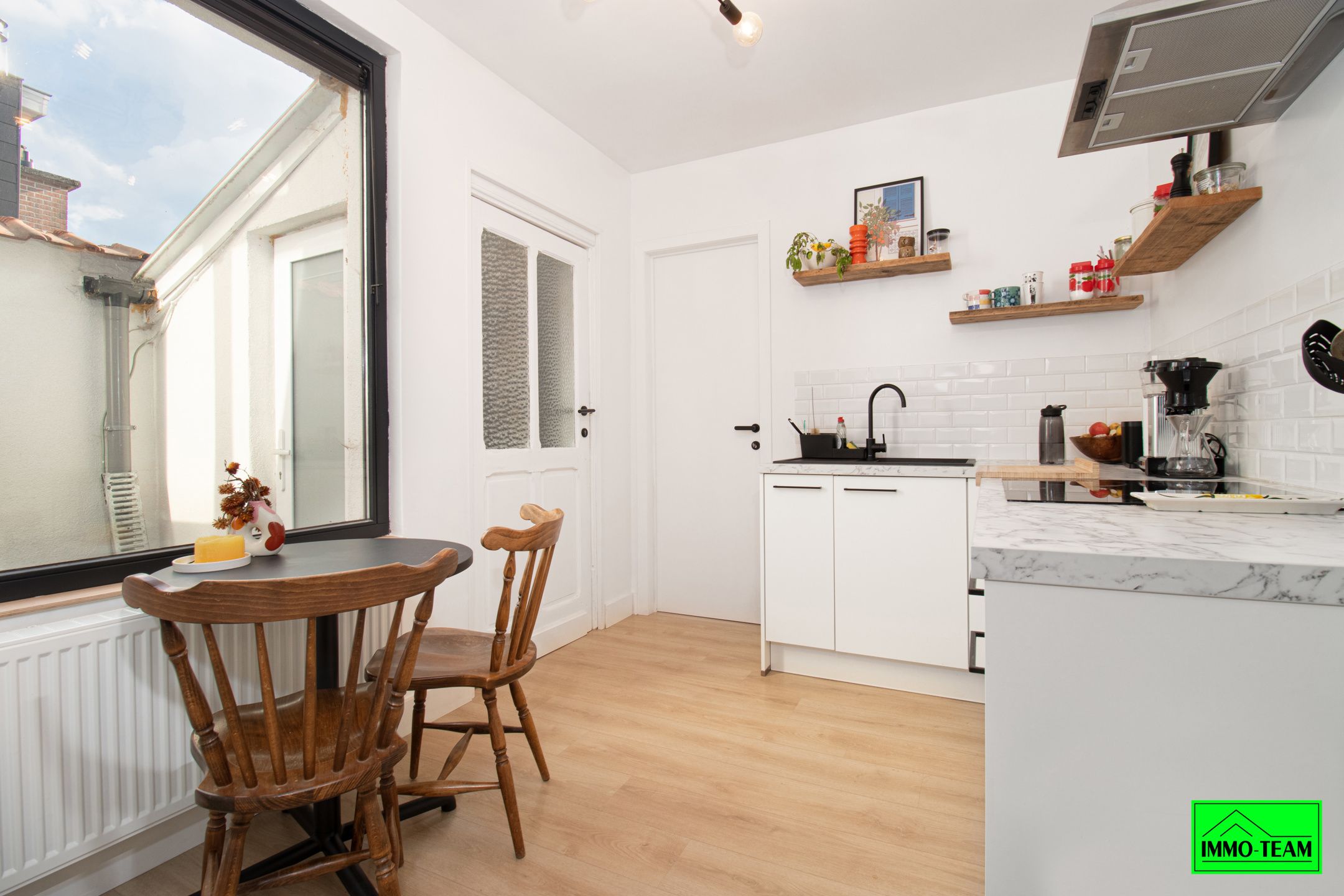 Volledig gerenoveerde instapklare woning nabij centrum Aalst foto 7