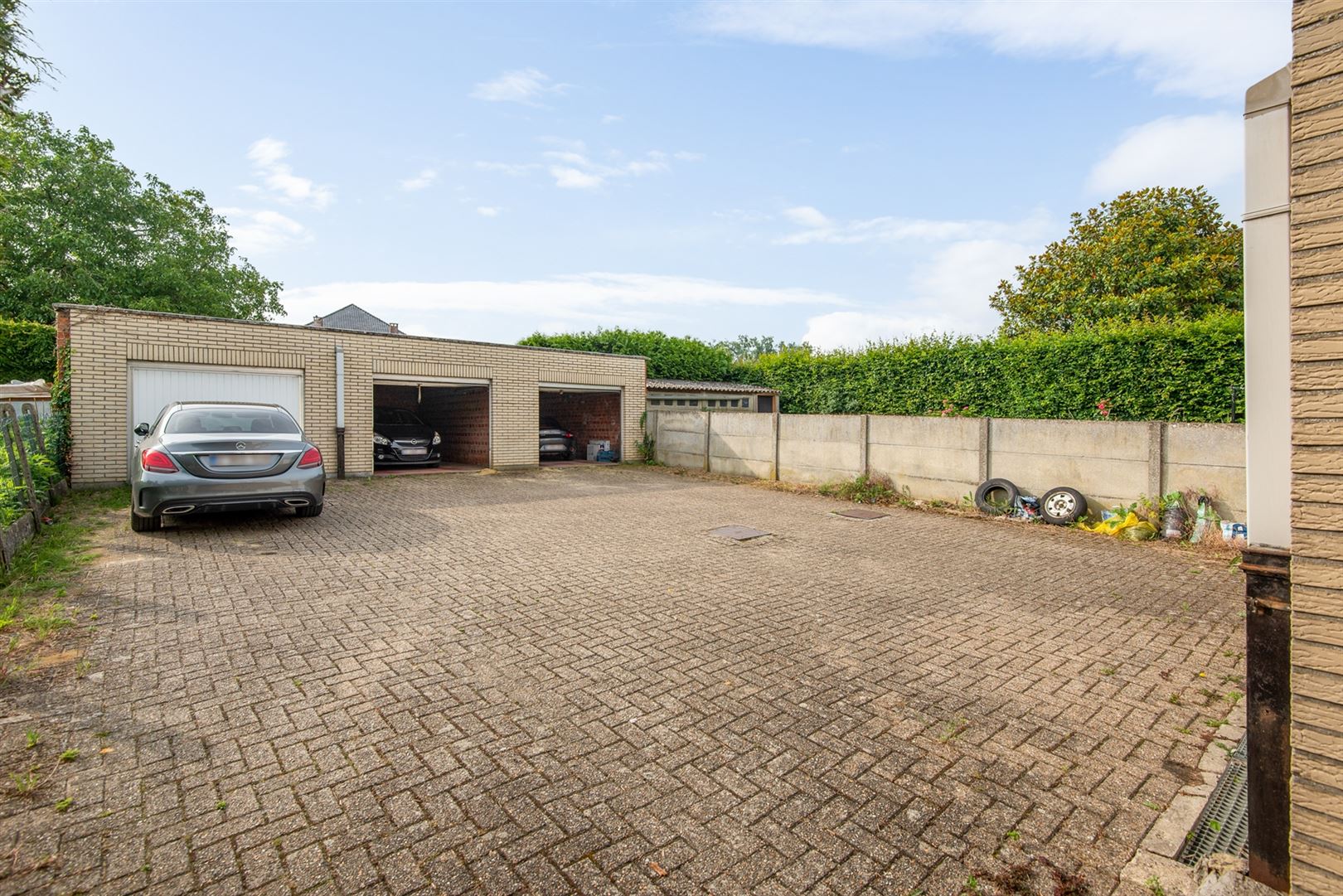 Opbrengsteigendom met 5 appartementen en garages foto 4