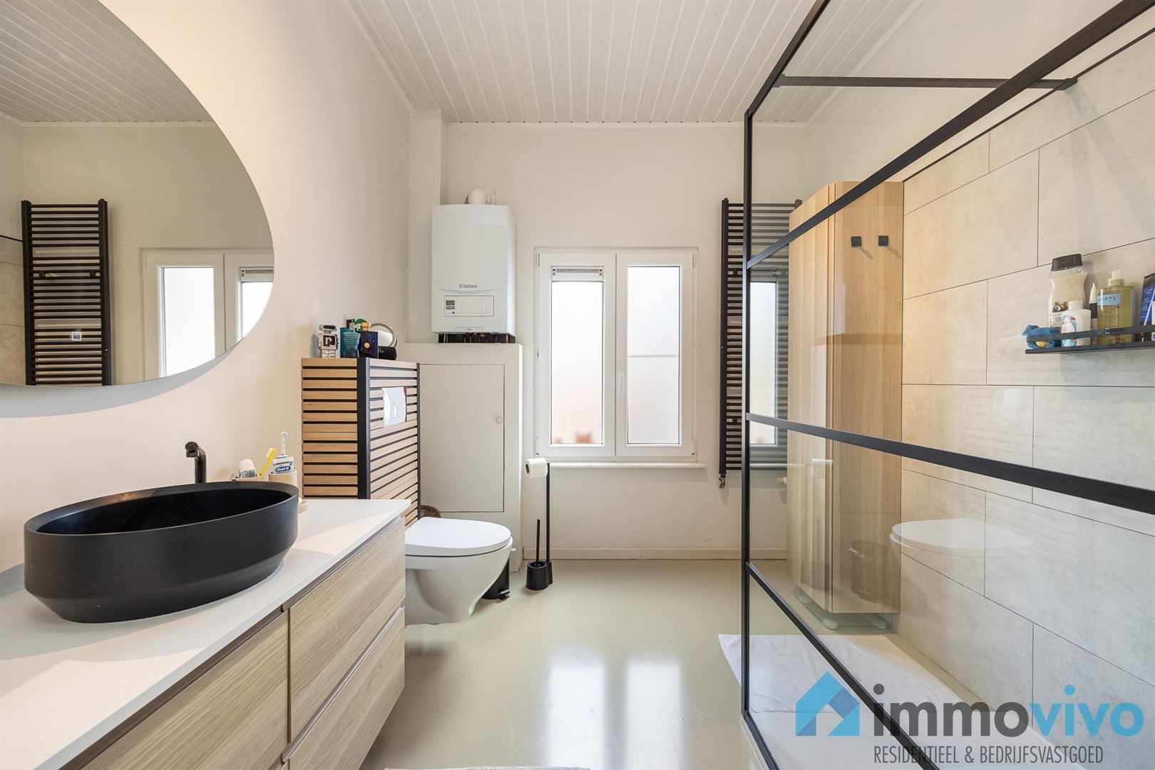 Gerenoveerd duplexappartement met 3/4 slaapkamers. foto {{pictureIndex}}