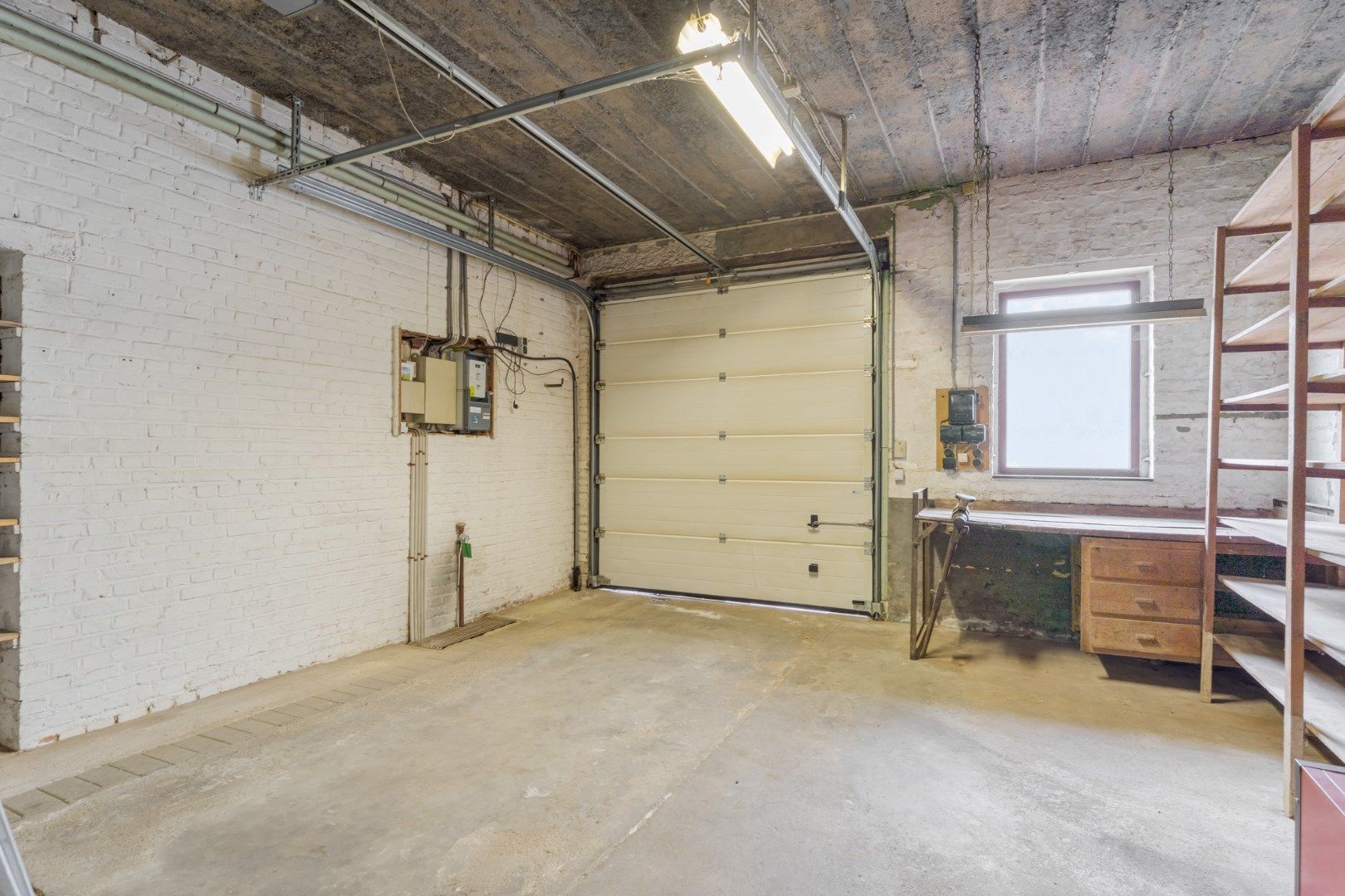 Verzorgde, op te frissen woning met 3 slaapkamers en uitbreidingsmogelijkheden, garage en tuin op 10a, vlak bij het centrum van Hoeselt foto 14