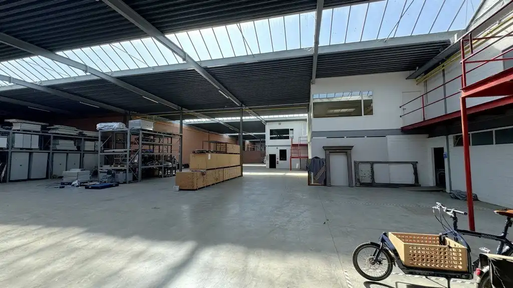 Magazijn met kantoren te huur vlakbij A12 in Wilrijk foto 6