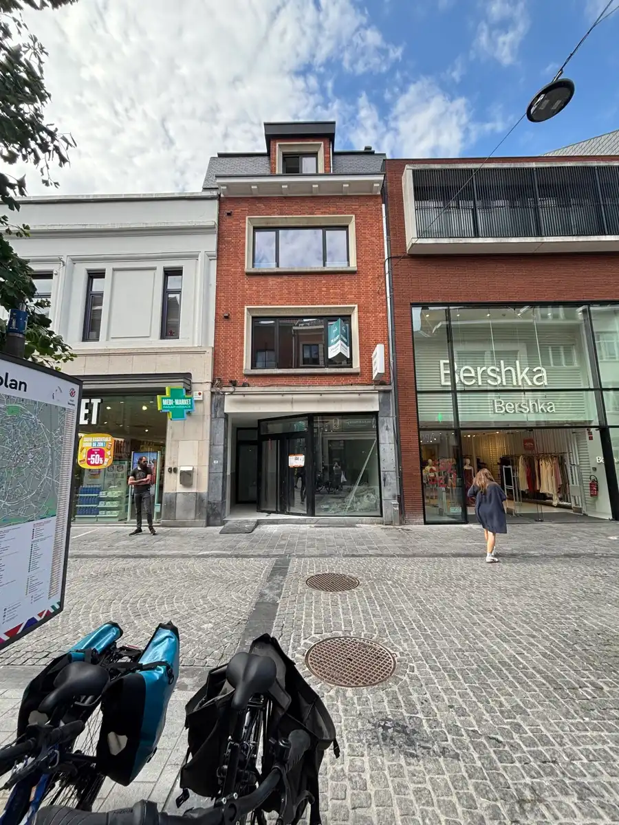 Uw zaak uitbaten in dé Diestsestraat te Leuven foto {{pictureIndex}}