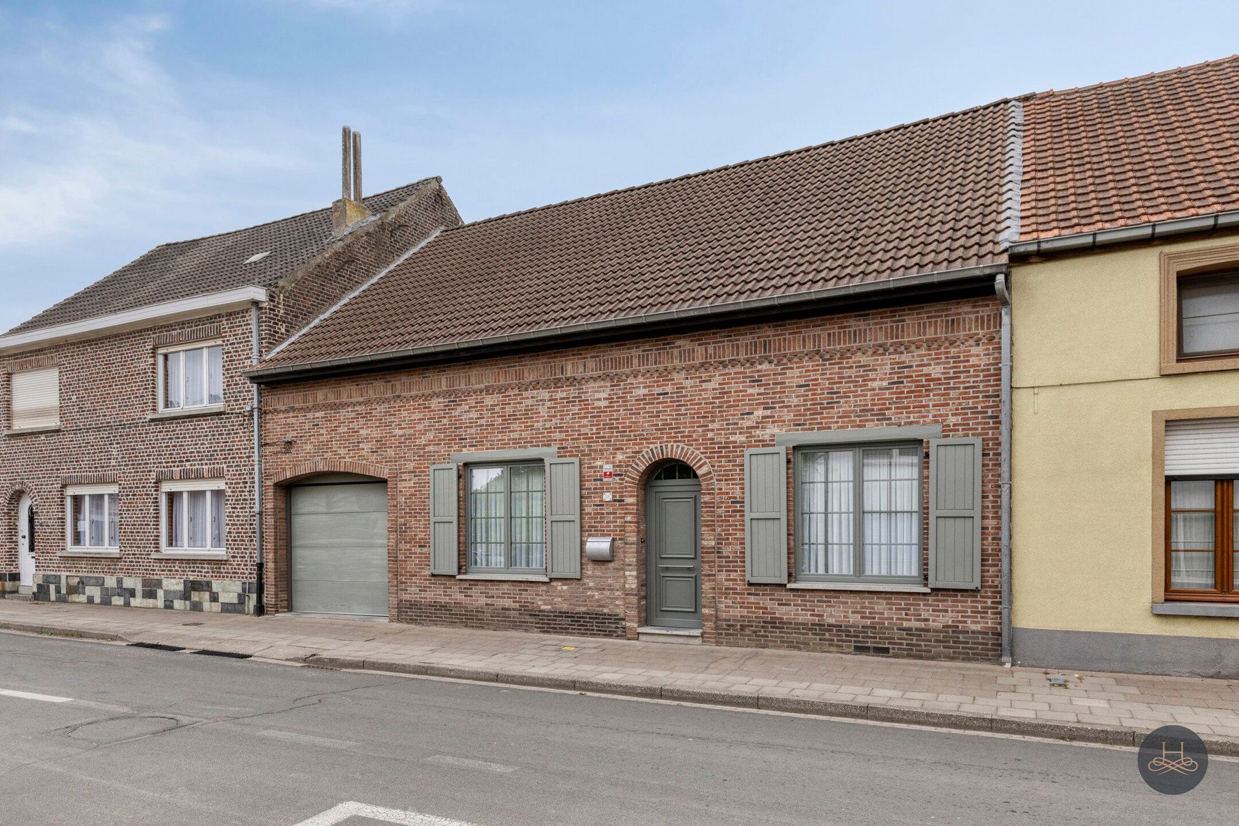 Gerenoveerde, unieke grote woning met ingerichte tuin foto 2