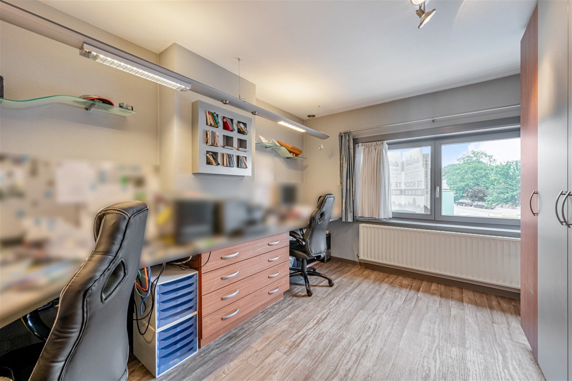 Ruime halfopen bebouwing met 4 slaapkamers, grote tuin en dubbele garage foto 11