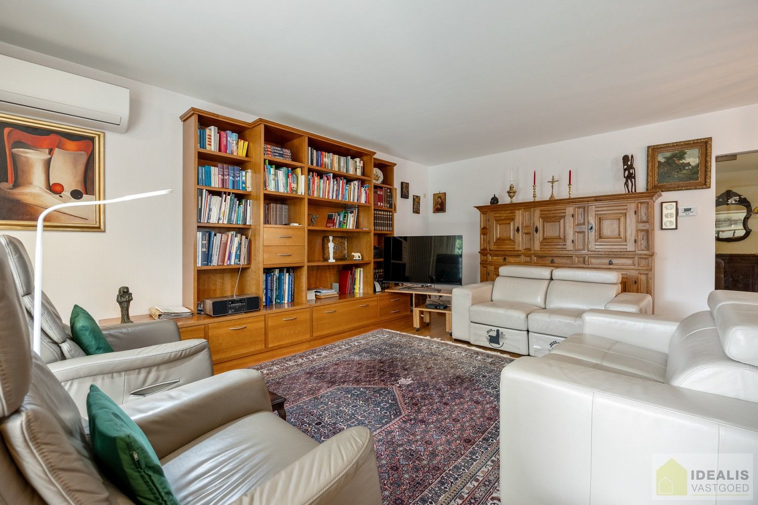 IDEALIS VASTGOED – RUIM INSTAPKLAAR APPARTEMENT IN KLEINSCHALIGE RESIDENTIE MET LICHTRIJKE LEEFRUIMTE, OPEN KEUKEN, HEERLIJK OVERDEKT TERRAS, 3 SLAAPKAMERS, BADKAMER, FIJNE WASPLAATS/BERGING EN INPANDIGE GARAGE OP EEN UITERST GUNSTIGE LOCATIE MIDDEN IN HET CENTRUM VAN PELT!! ZEER GESCHIKT VOOR KANDIDATEN OP ZOEK NAAR INSTAPKLAAR APPARTEMENT foto 10