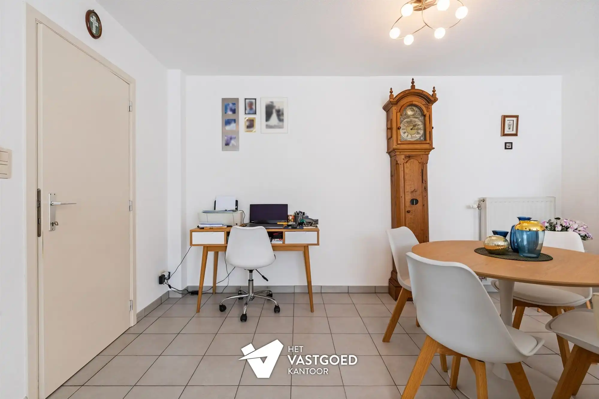RUIM GELIJKVLOERS 2 SLAAPKAMER APPARTEMENT MET OVERDEKTE AUTOSTAANPLAATS IN BERINGEN CENTRUM foto 7