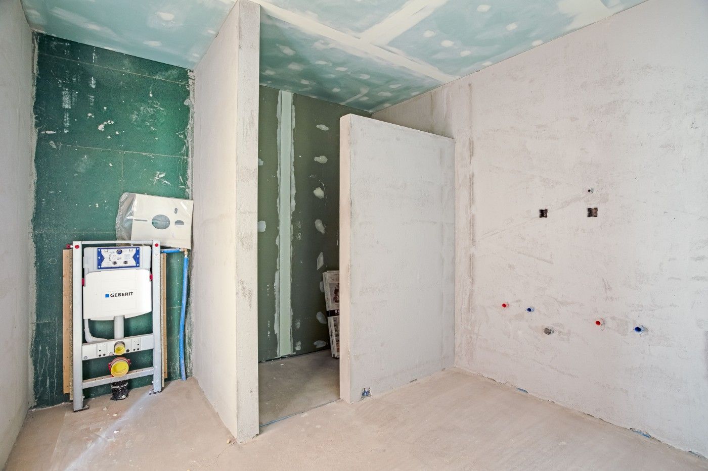 Verrassend ruime, te renoveren HOB met 5 slpk., garage/loods en tuin foto 22