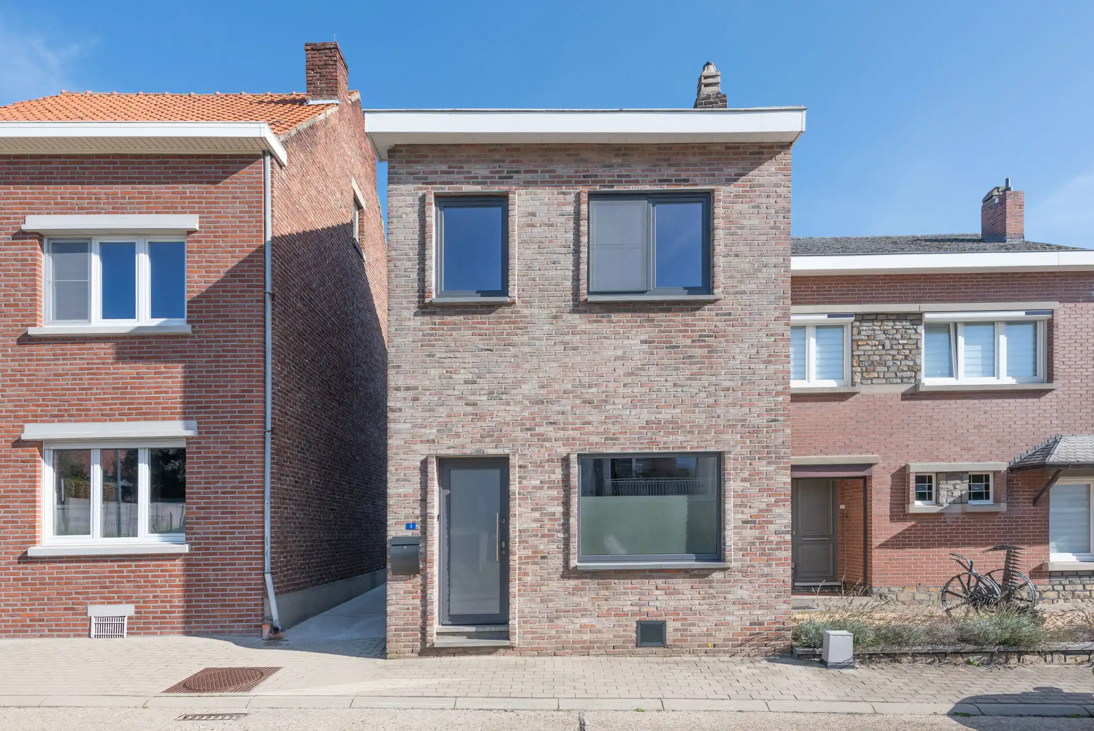 Instapklare woning met garage te Zichen.  foto {{pictureIndex}}