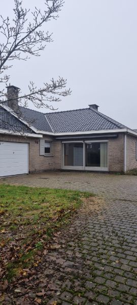 Ruime bungalow gelegen op toplocatie foto 3