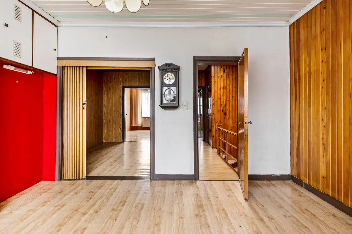 Charmante doch te renoveren woning met 2-3 slk, garage, tuin en veel potentieel vlakbij Rivierenhof! foto 13