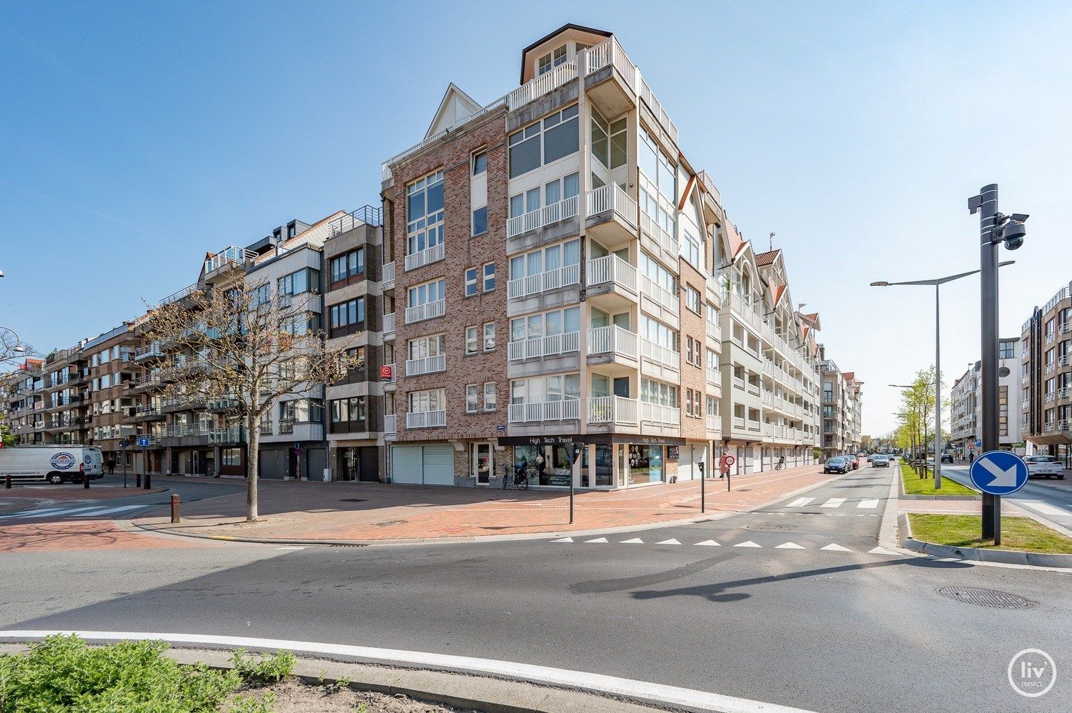 GEMEUBELD - Heel mooi afgewerkt en centraal gelegen appartement, met een open zicht op het Abraham Hansplein.  foto 12