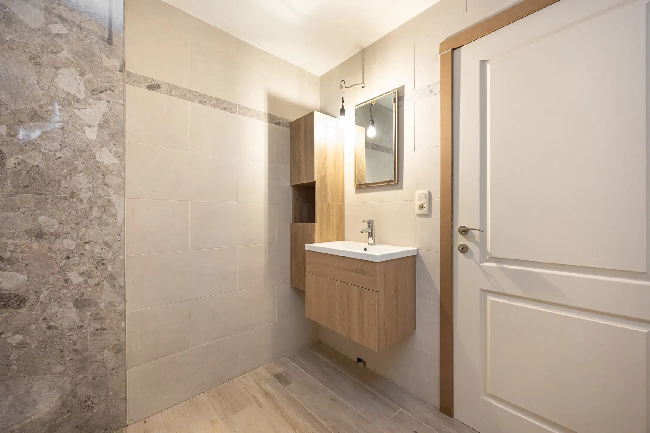 Gerenoveerde instapklare woning op unieke locatie te Beerse foto 9