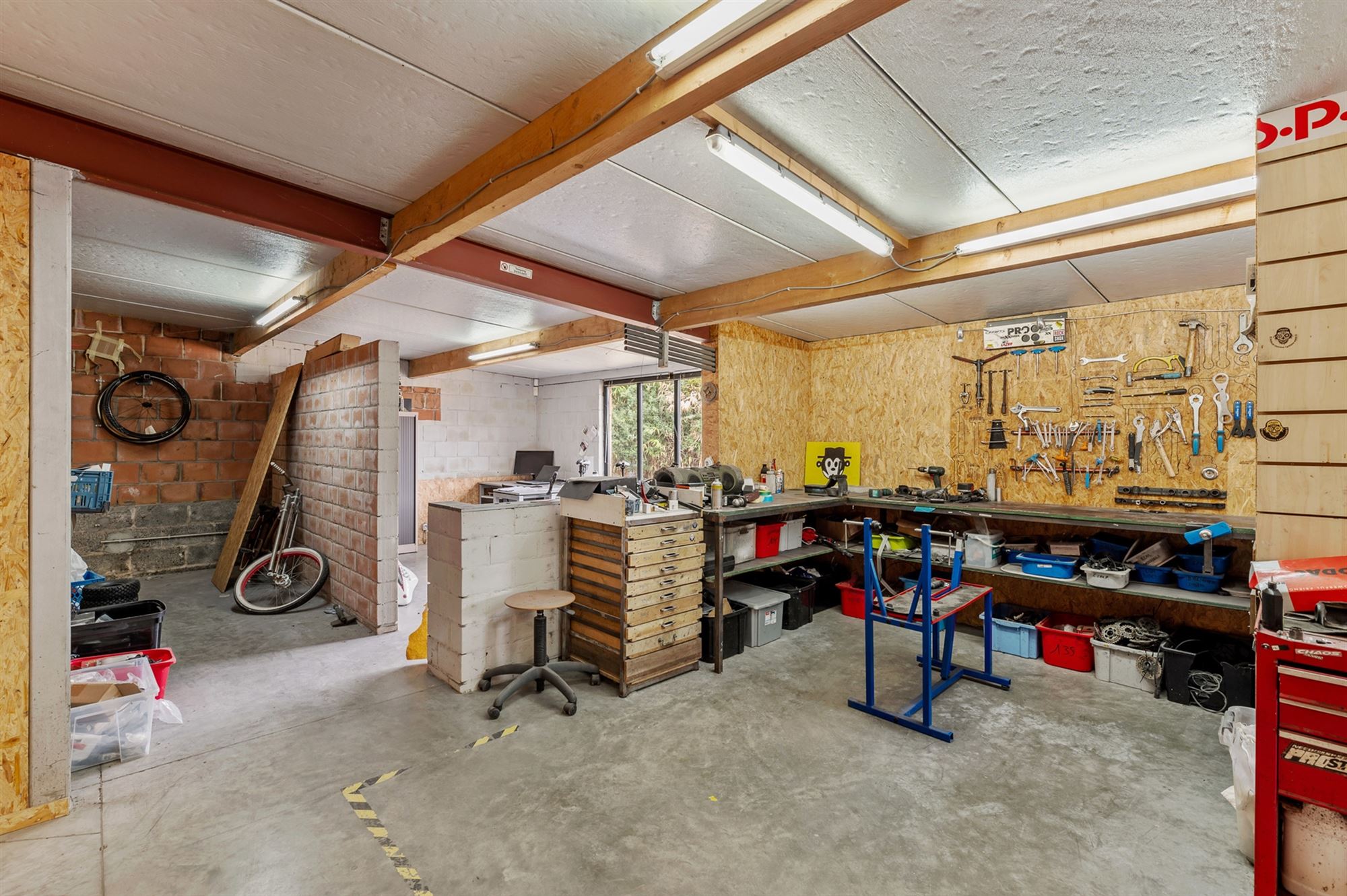 RUIME WONING (213M2) MET 5 SLAAPKAMERS + POLYVALENTE RUIMTE VAN 240M2 OP EEN PERCEEL VAN 18A91 foto 27