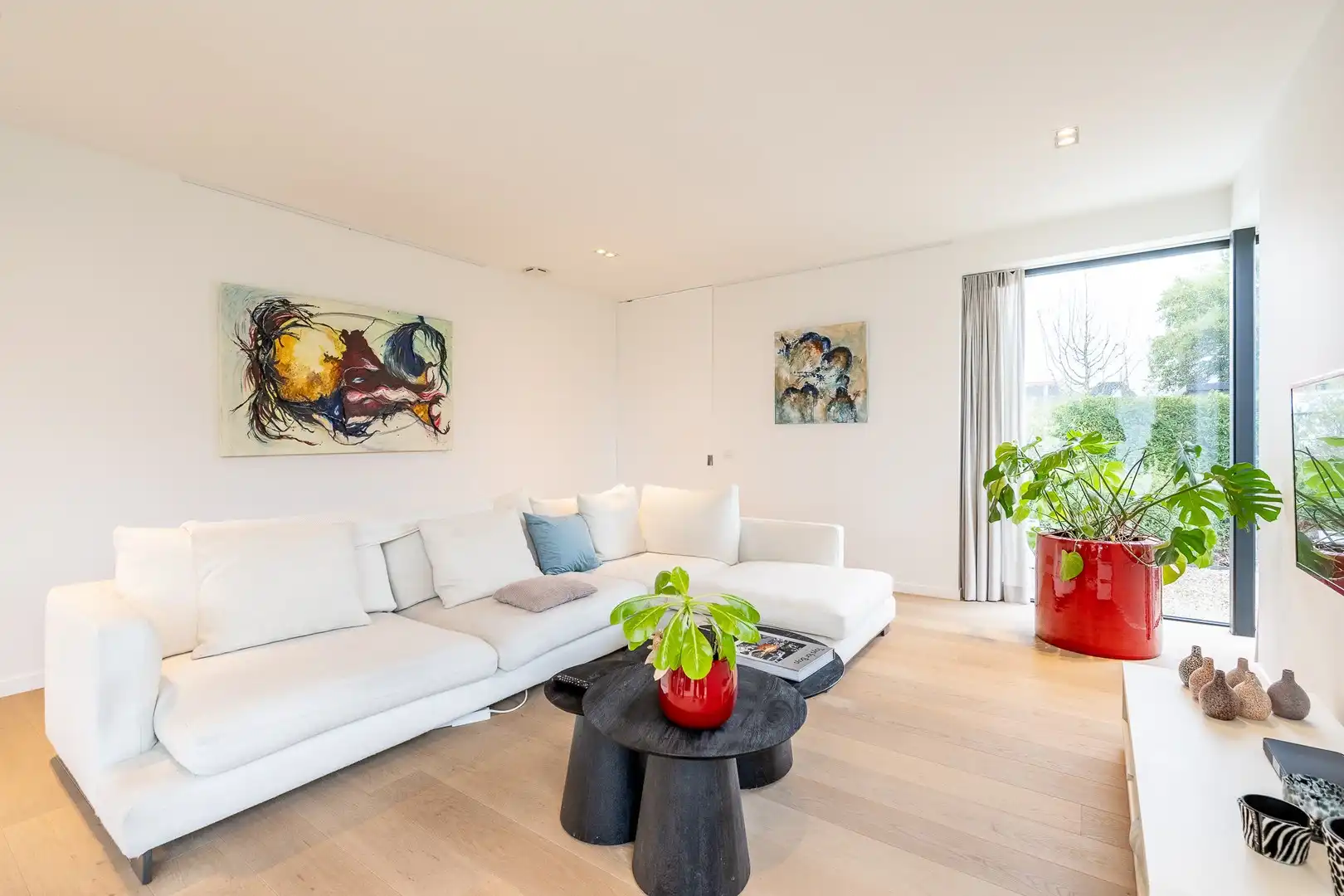 Prachtige hedendaagse villa met zonnige tuin en terrassen op fietsafstand van de zee. foto 4