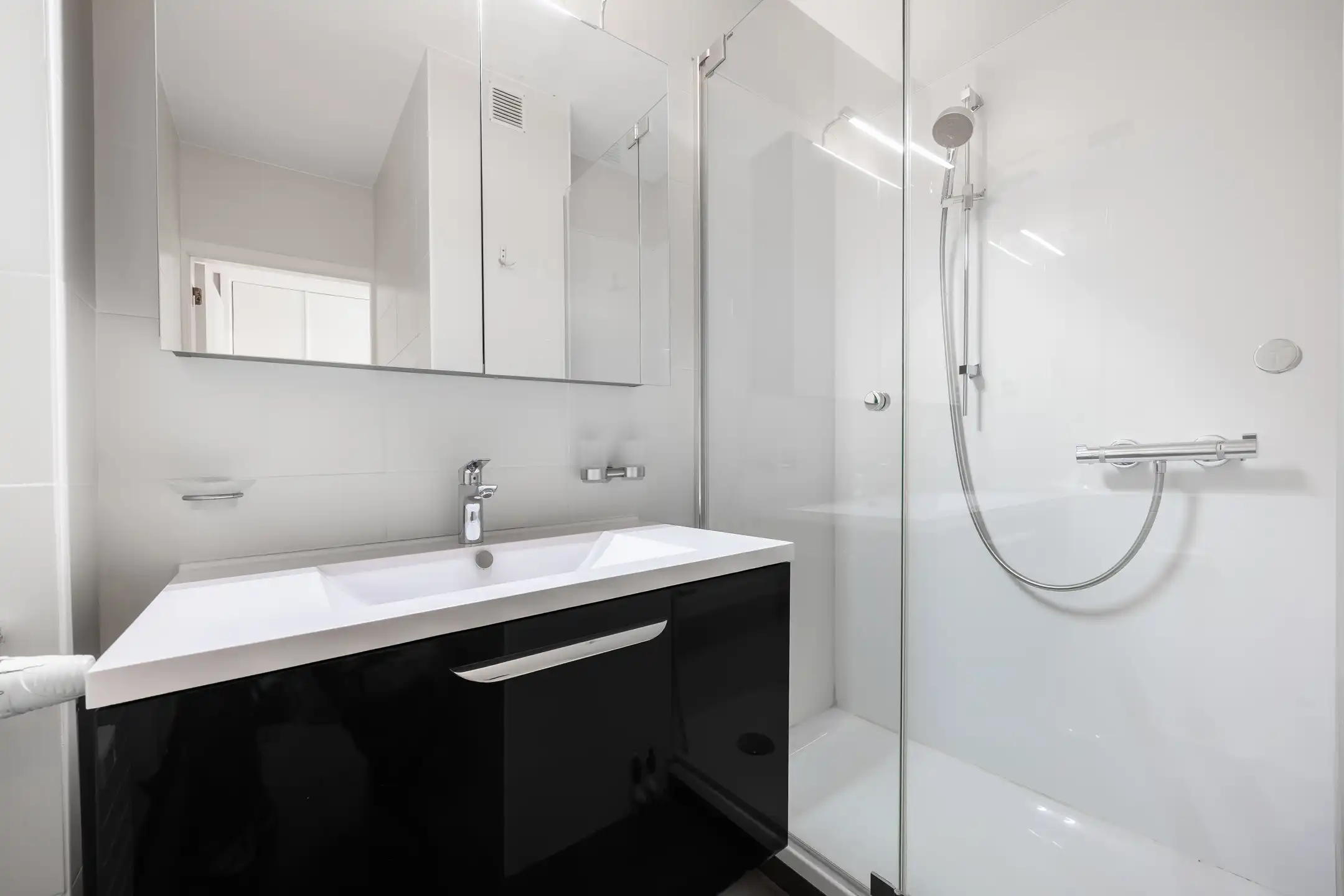 zeer verzorgd appartement met 2 slaapkamers, terras en garage foto 9