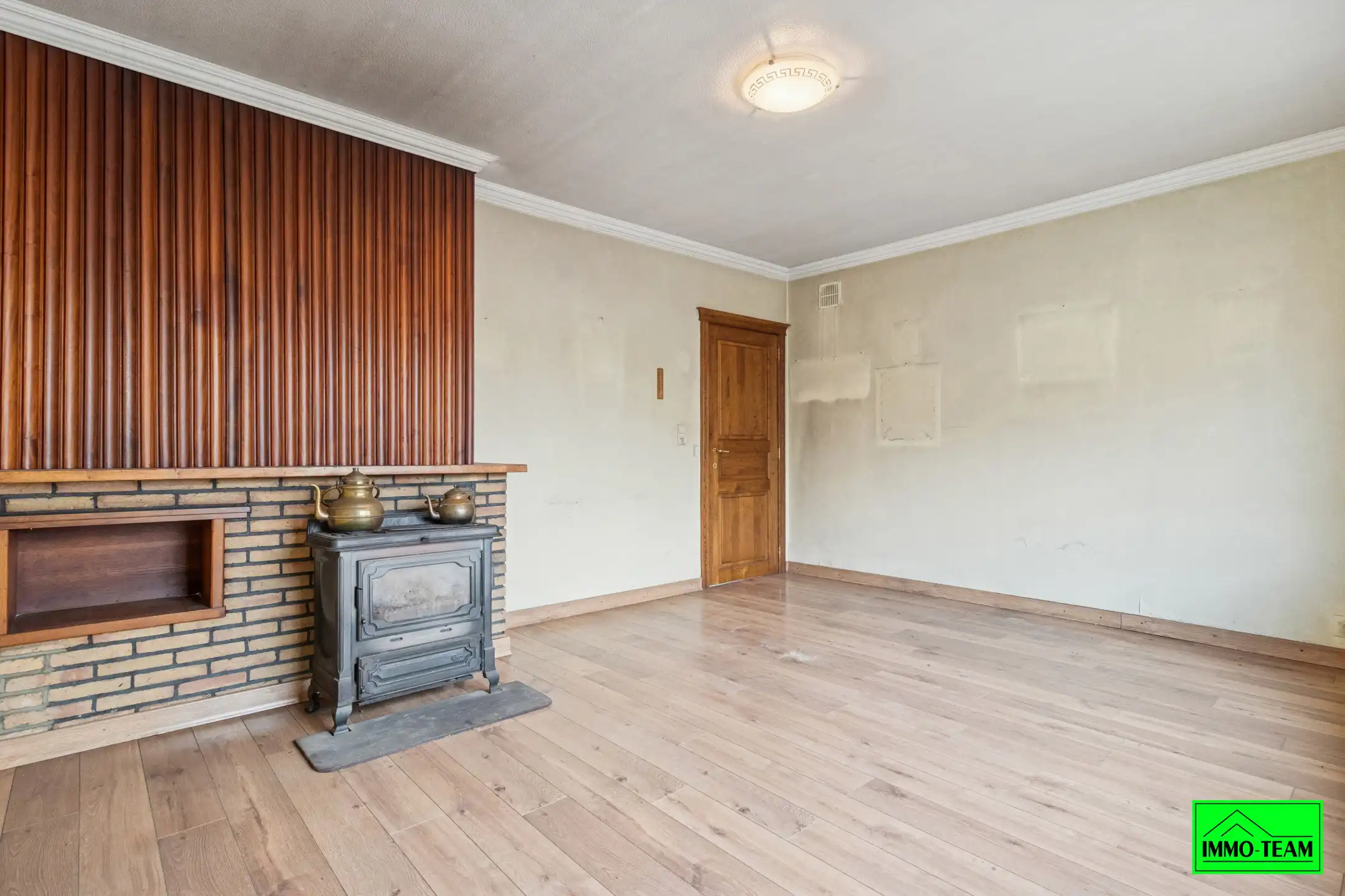 Te renoveren 4-gevel woning met garage en tuin foto 4