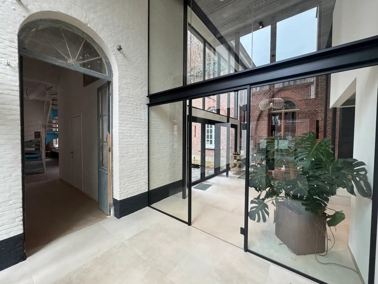 Karaktervol kantoor te huur in hartje Diest foto {{pictureIndex}}