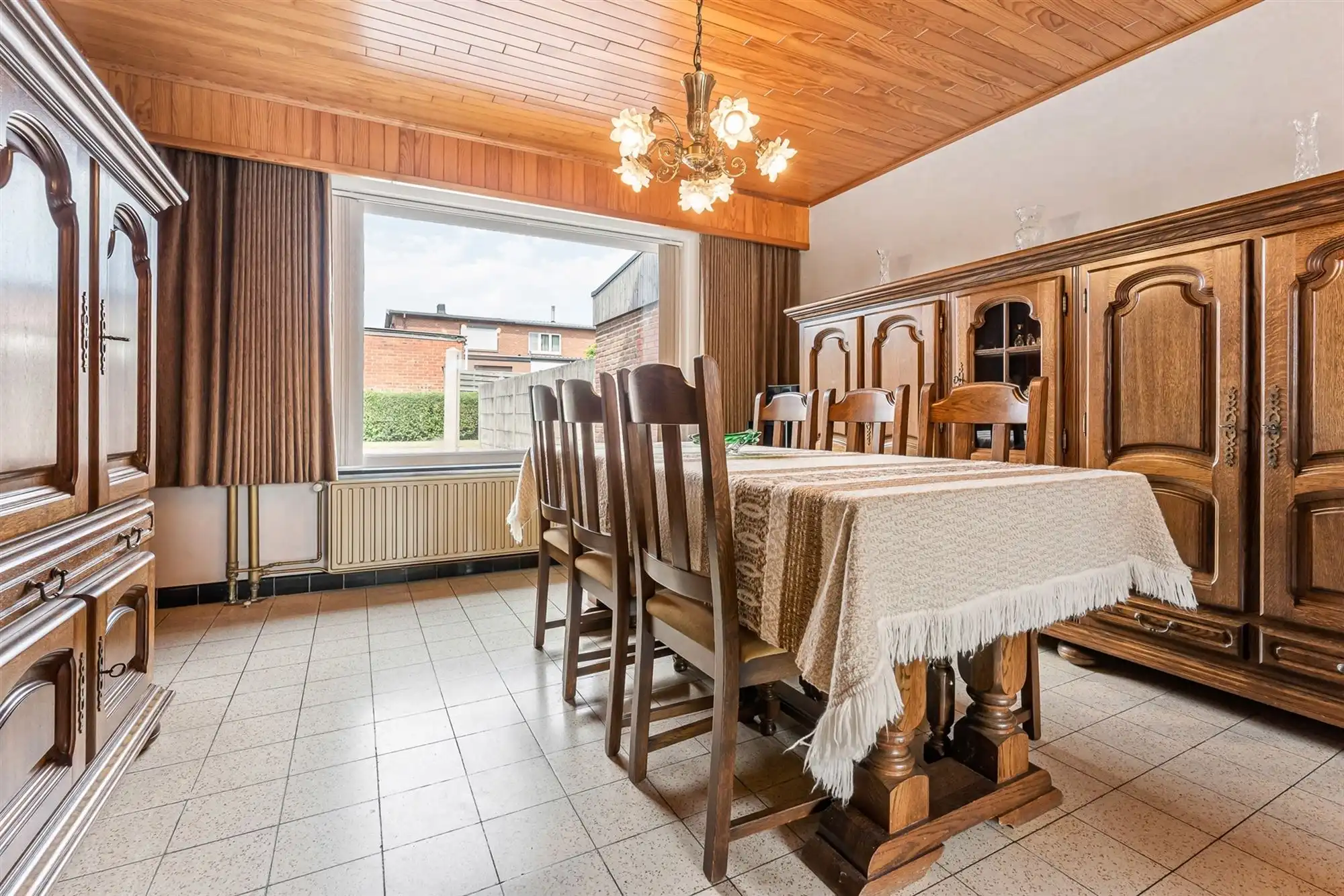 PERFECT ONDERHOUDEN WONING MET ACHTERINRIT NAAR TUIN IN BERINGEN CENTRUM foto 6