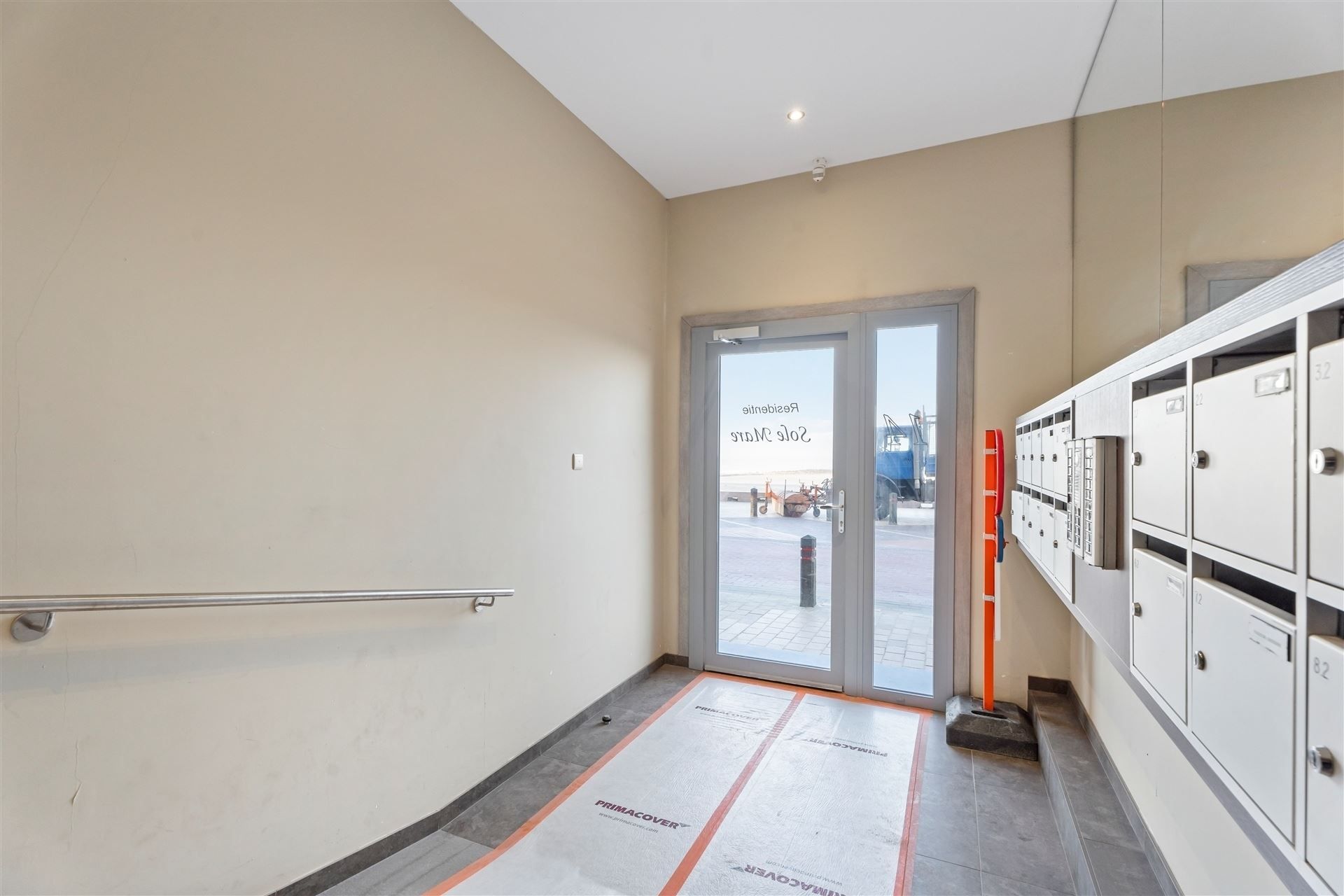 FRONTAAL ZEEZICHT / BREDE VOORGEVEL  foto 21