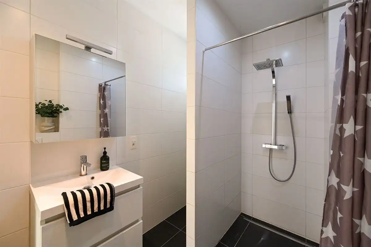 Ruim en lichtrijk appartement te Merksem foto 25