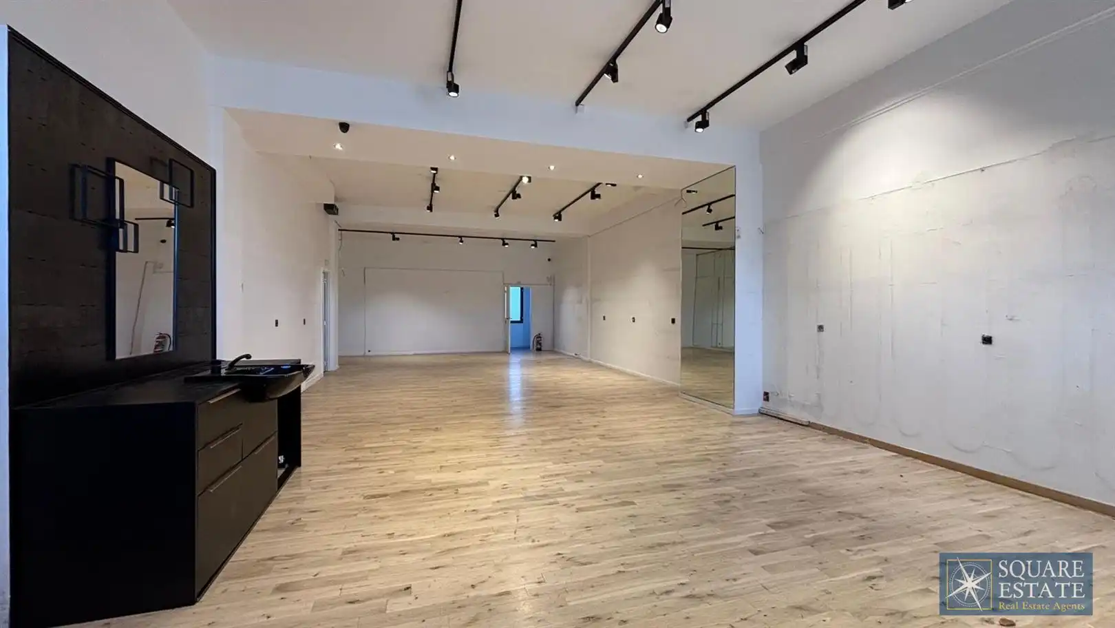 Commerciële begane grond aan het Marktplein  foto {{pictureIndex}}