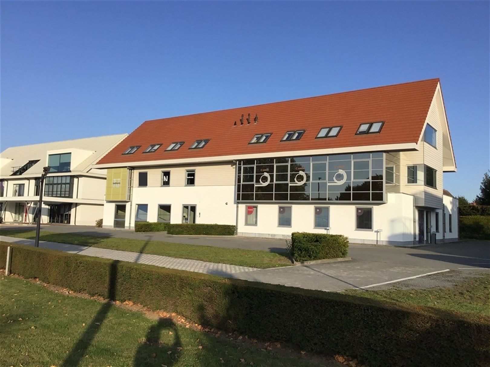 Gelijkvloers kantoren op zichtlocatie langs Kortrijksesteenweg  foto 2