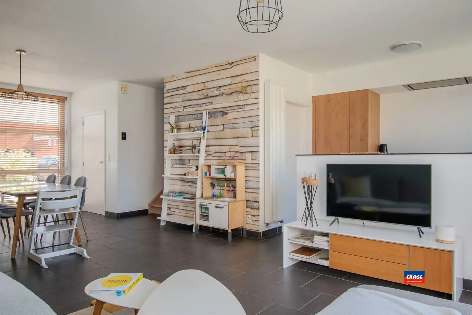 Instapklare woning met 4 slaapkamers, tuin en garagebox foto 6