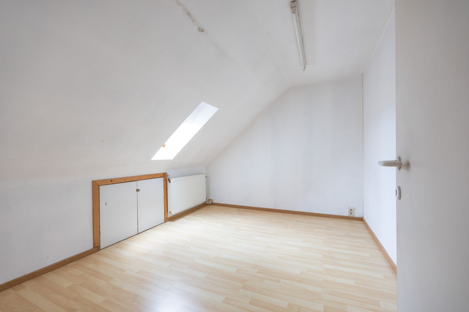 Ruime te renoveren woning met zonnige tuin en tal van mogelijkheden. foto 32