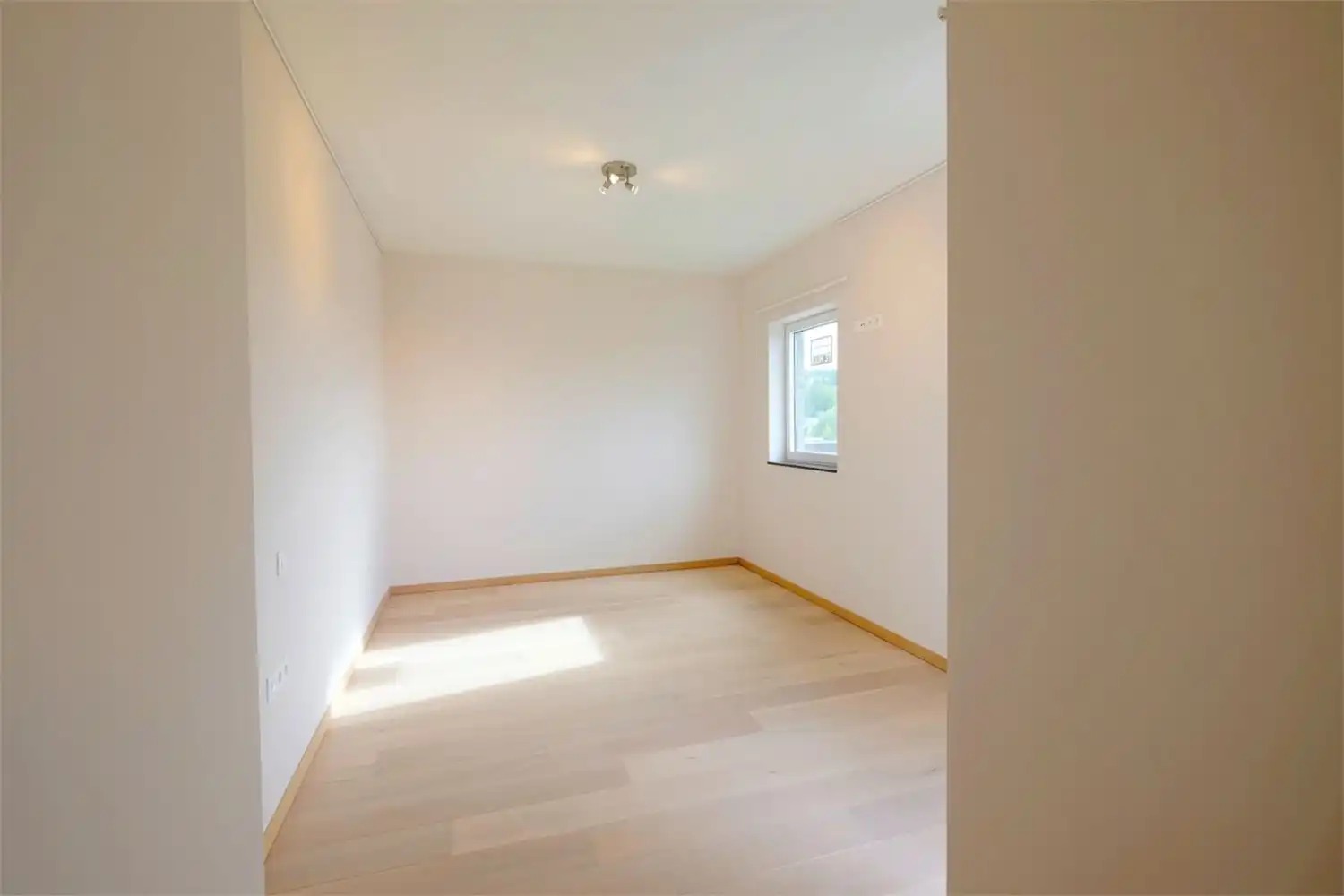 MODERNE ASSISENTIEWONING INCL. AUTOSTAANPLAATS foto 8