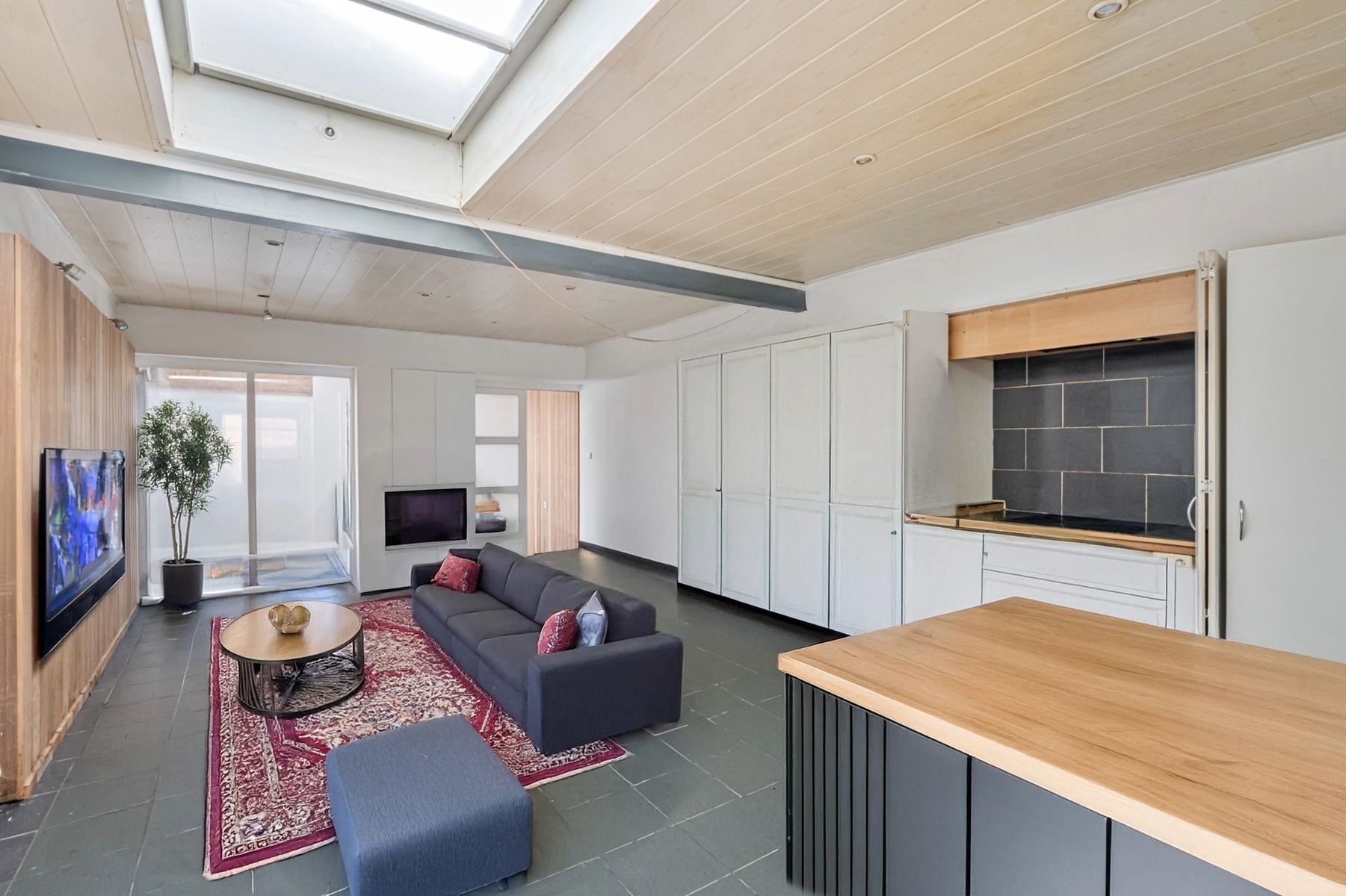 Deels te renoveren Herenwoning met 6 slpks en grote tuin. foto 5