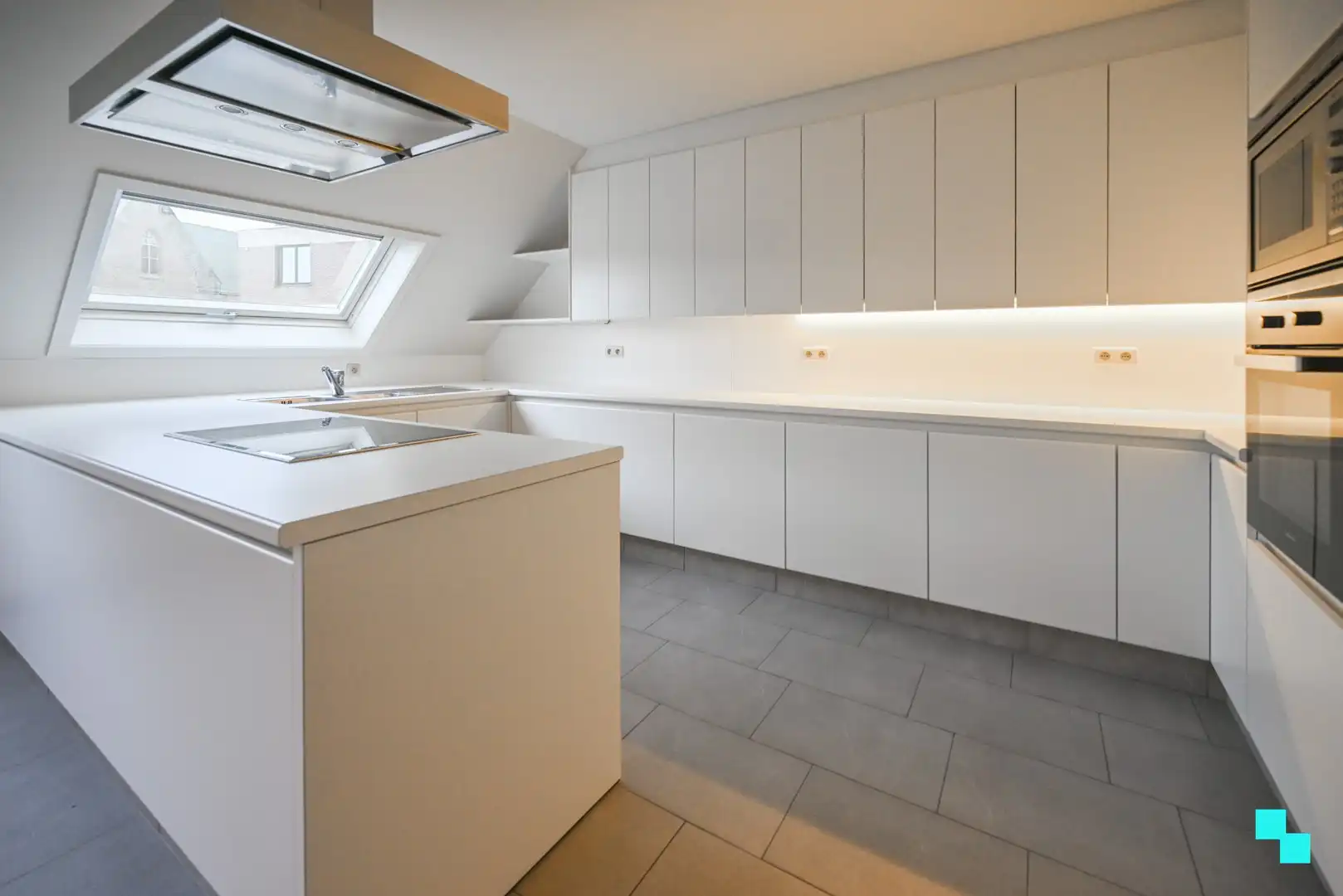 Ruim tweeslaapkamerappartement in het centrum van Izegem foto 13