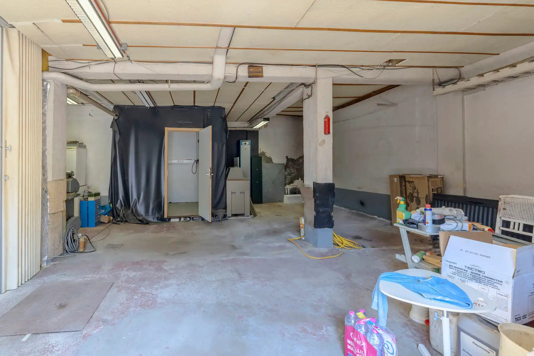 Te renoveren appartement met ruim magazijn/garage foto 4