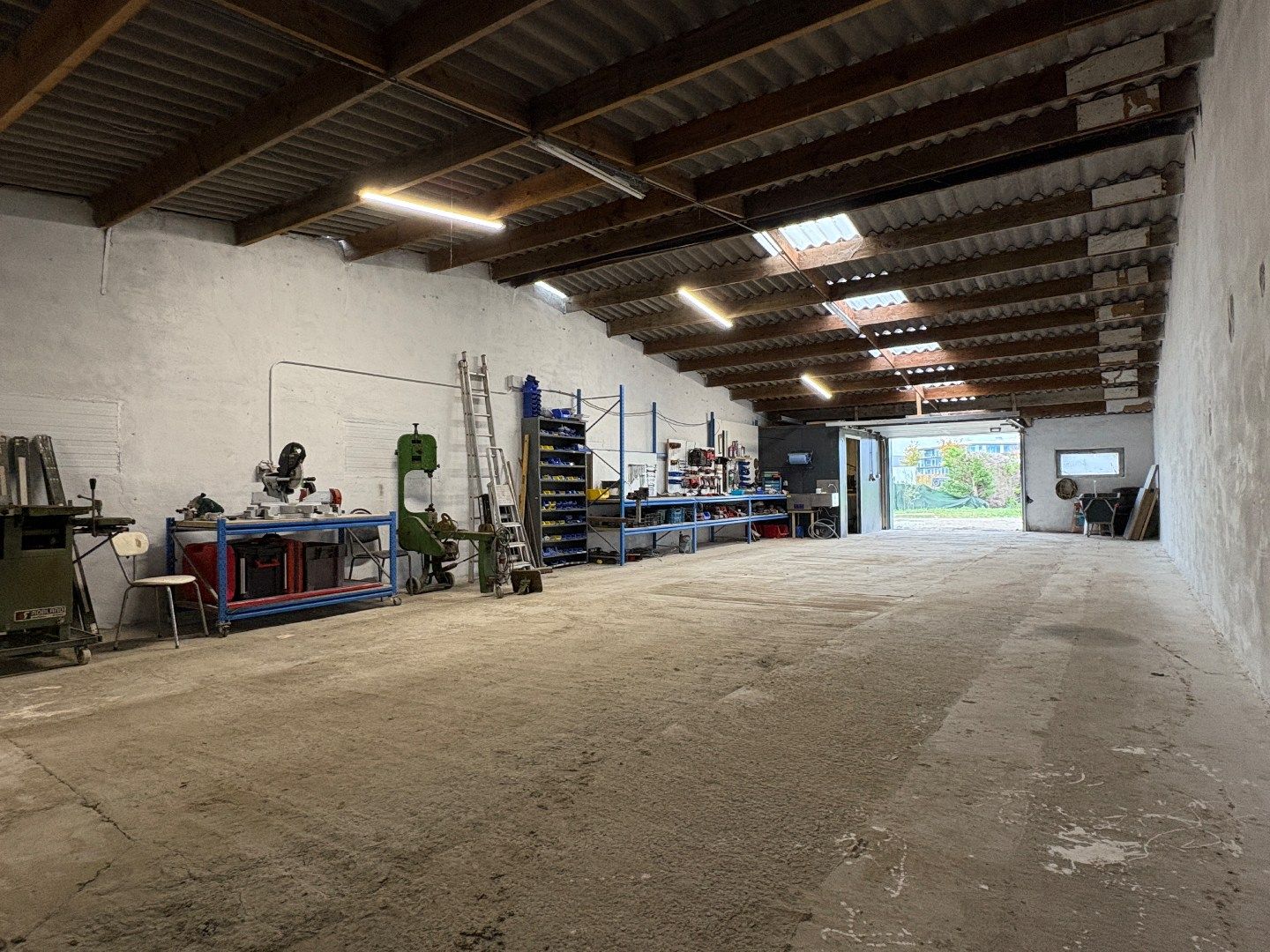 Loods te huur van +- 157m² voor 450 euro/maand. foto 2