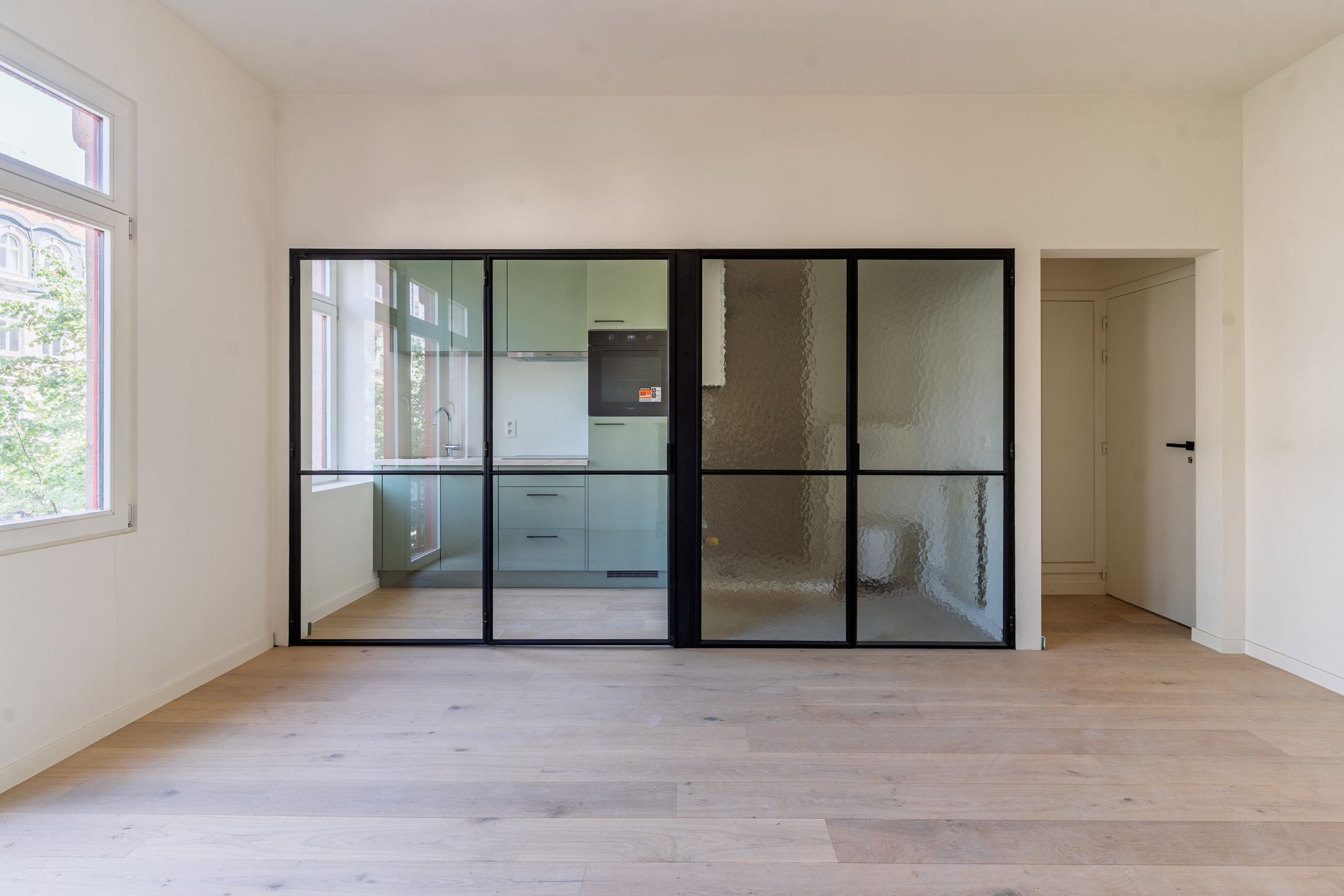 Gerenoveerd appartement met balkon aan Gent Sint-Pieters foto 7