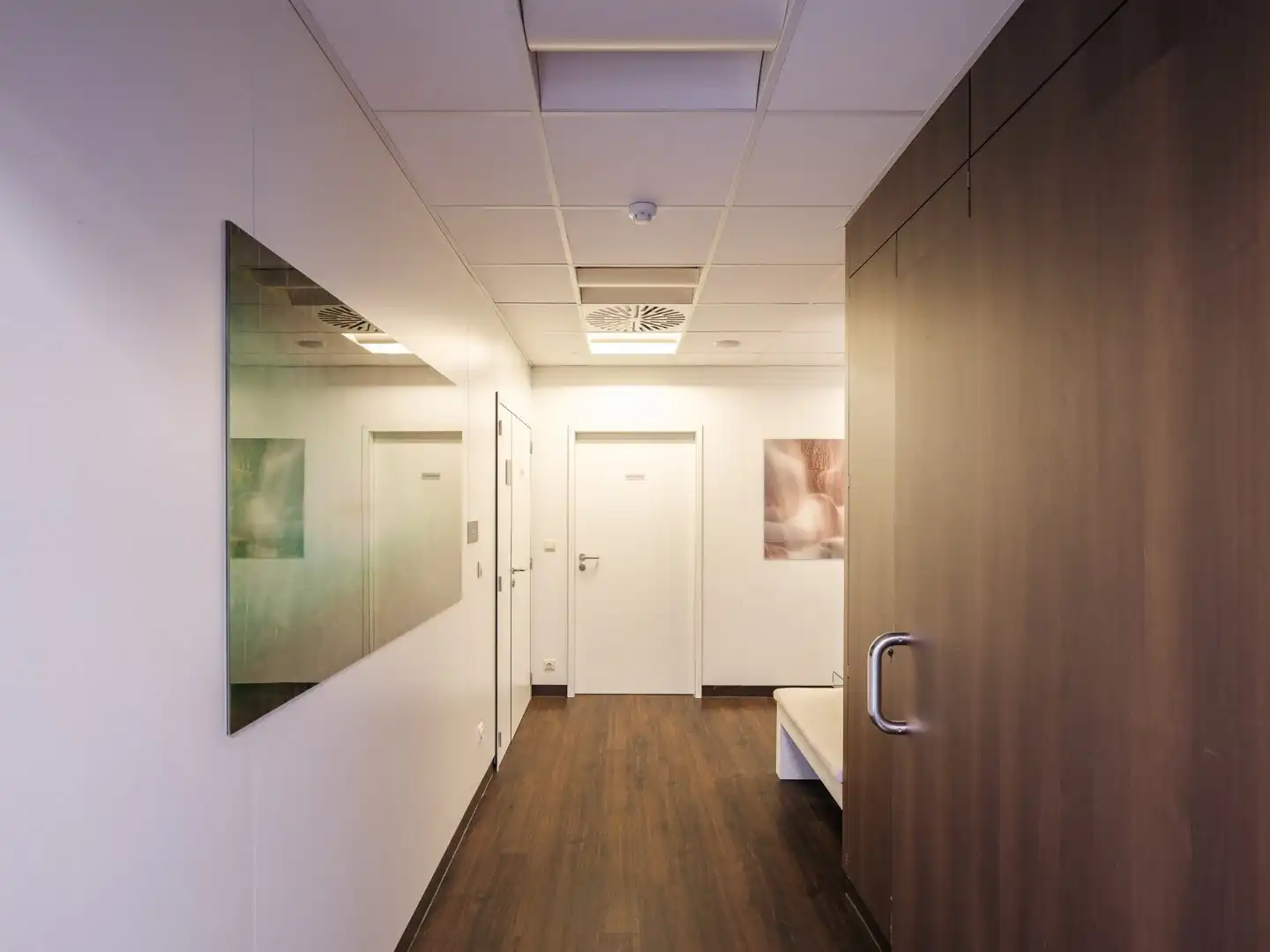 Unieke investeringsopportuniteit in hartje Sint-Martens-Latem – Instapklaar & professioneel uitgeruste privé kliniek foto 5