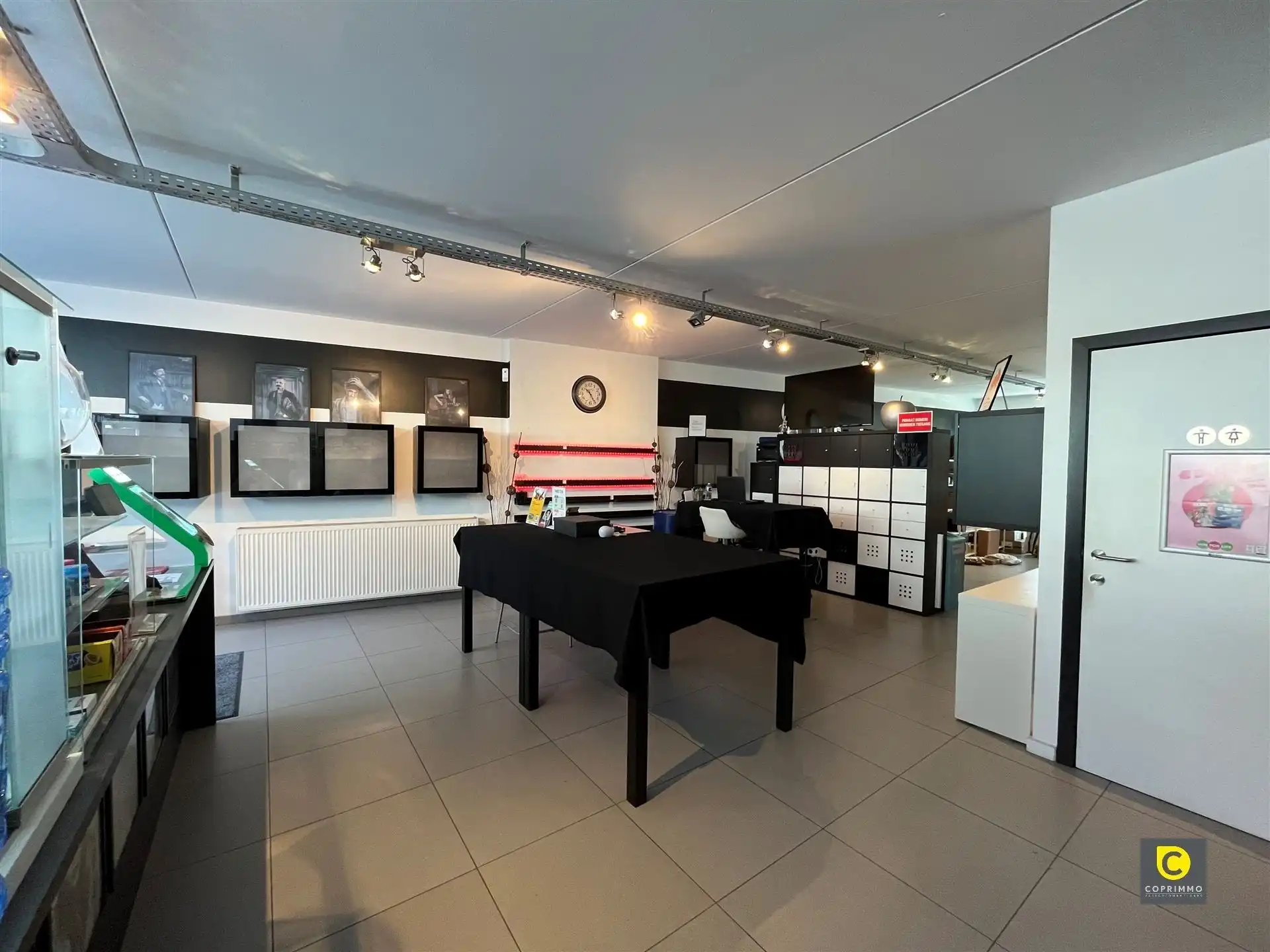 Handelsruimte met twee P foto 3