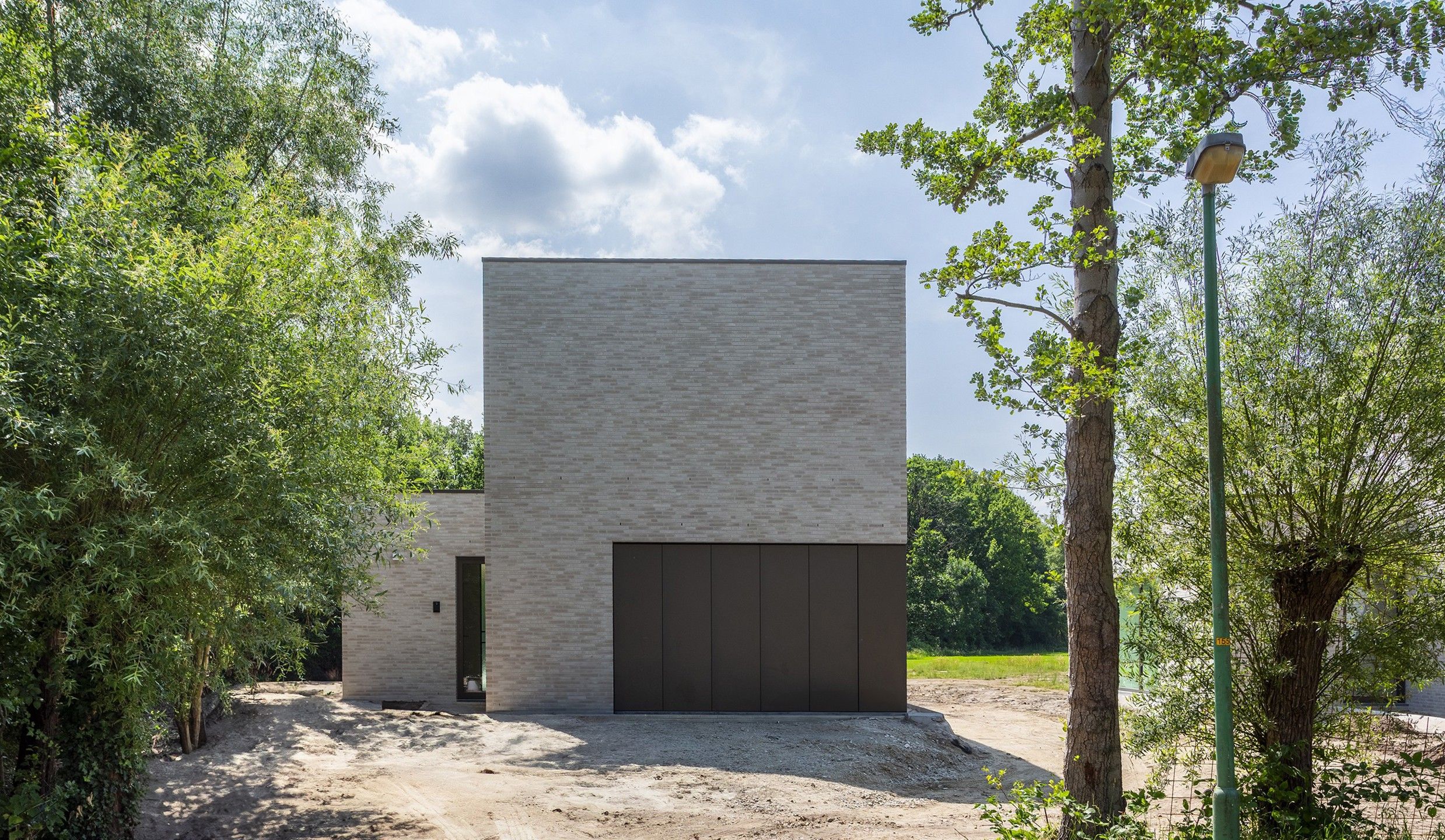 luxueuze nieuwbouwvilla met 3 slpks, garage en riante tuin foto 2